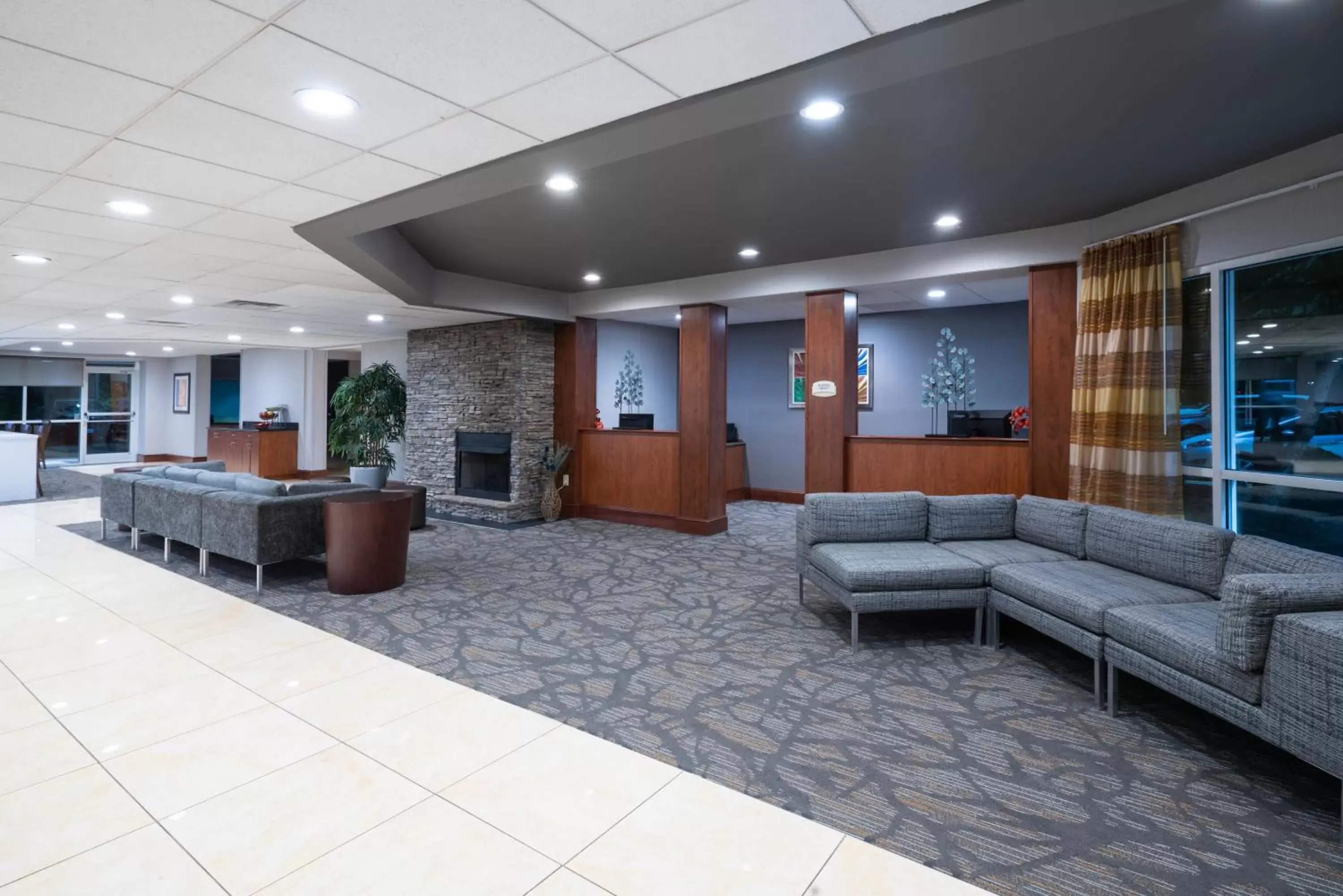 Lobby/Reception in Wingate by Wyndham Fletcher at Asheville Airport