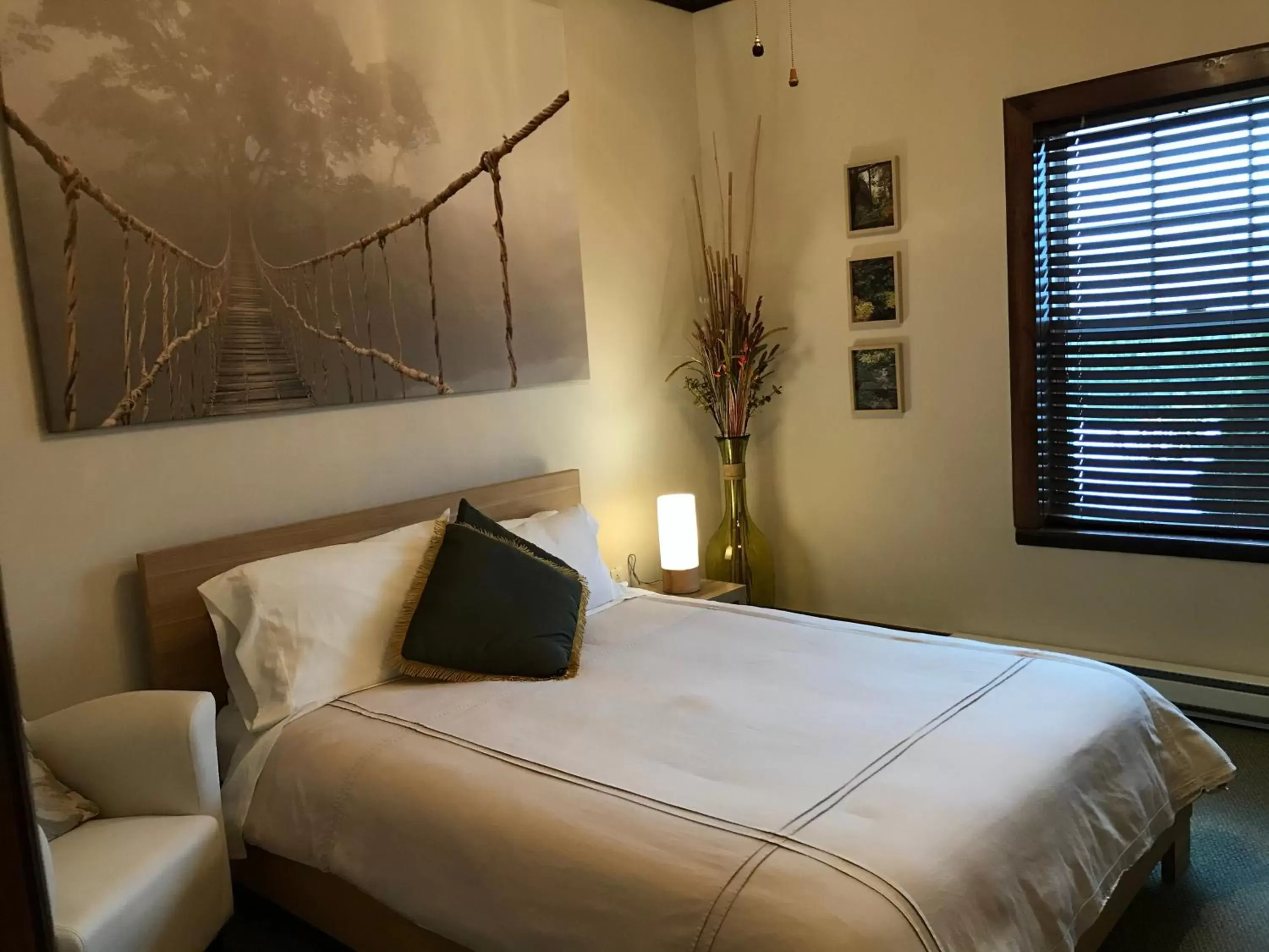 Queen Room with Claw-foot Bathtub in Domaine de la Baie, Les Suites Queen Room with Claw-foot Bathtub in Domaine de la Baie, Les Suites