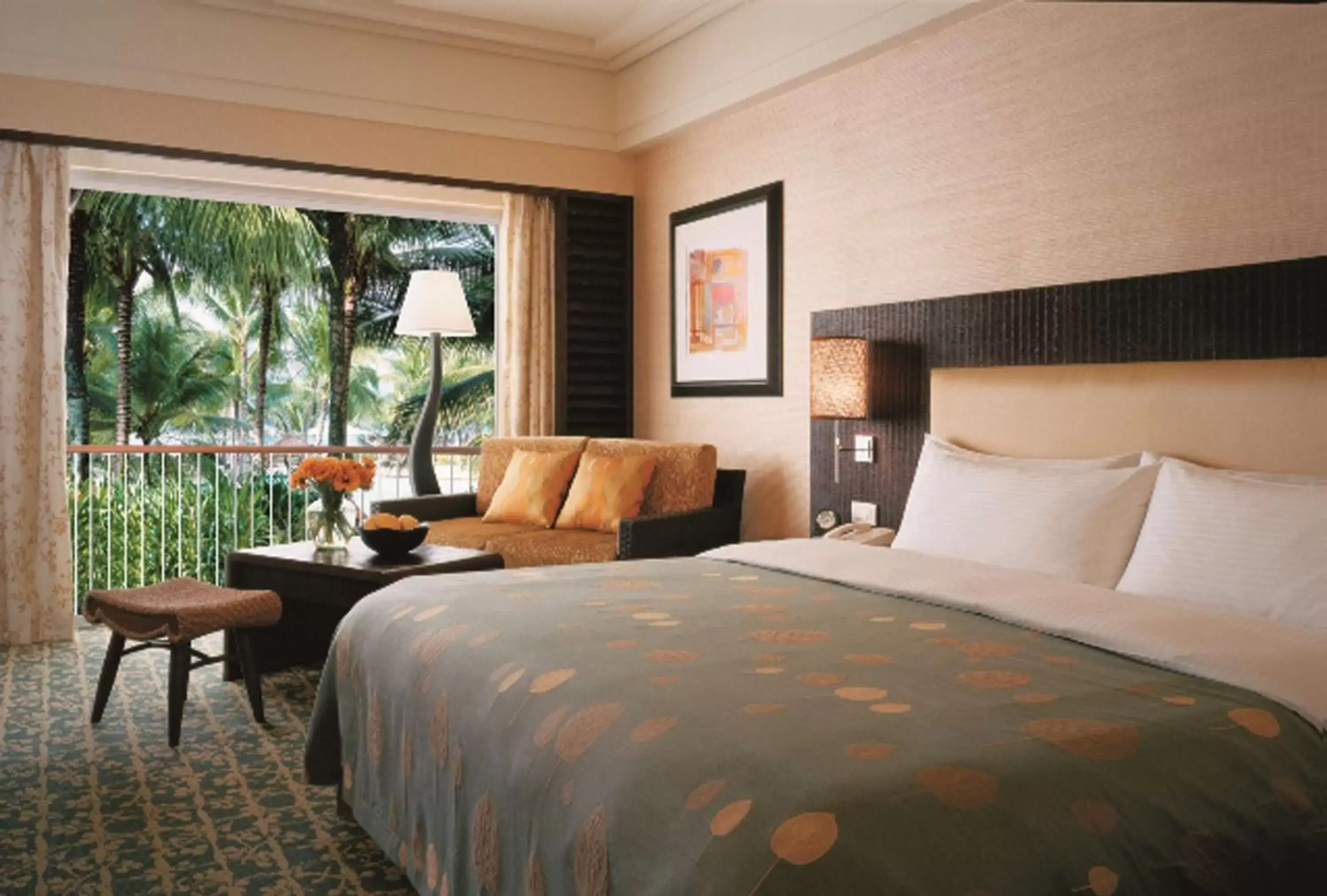 Photo of the whole room, Bed in Shangri-La Mactan, Cebu