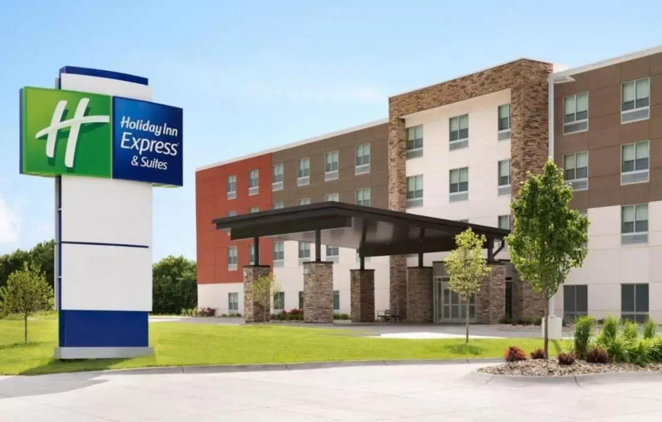 Property Building in Holiday Inn Express & Suites - Courtenay - Comox, an IHG Hotel