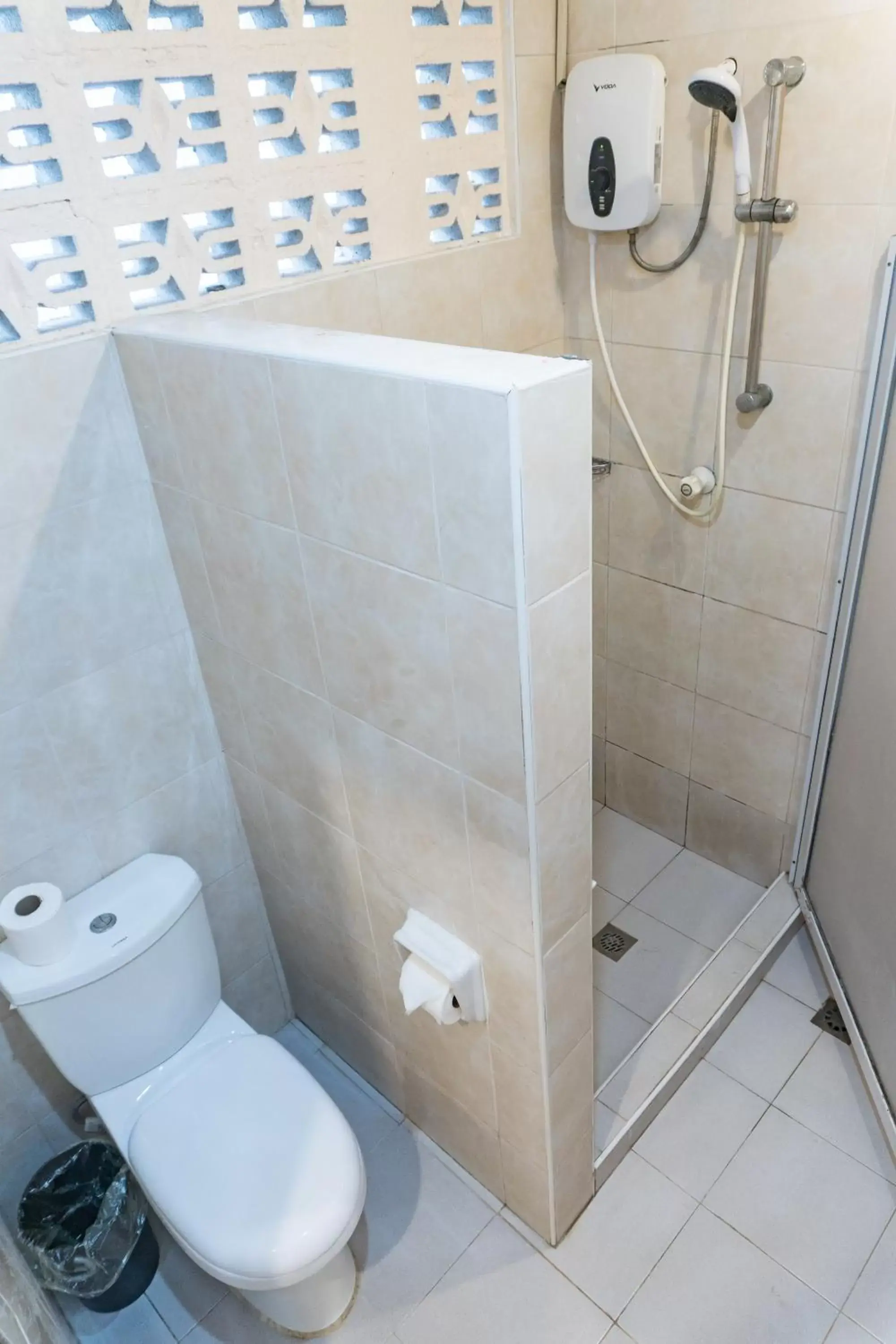 Bathroom in Quo Vadis Dive Resort