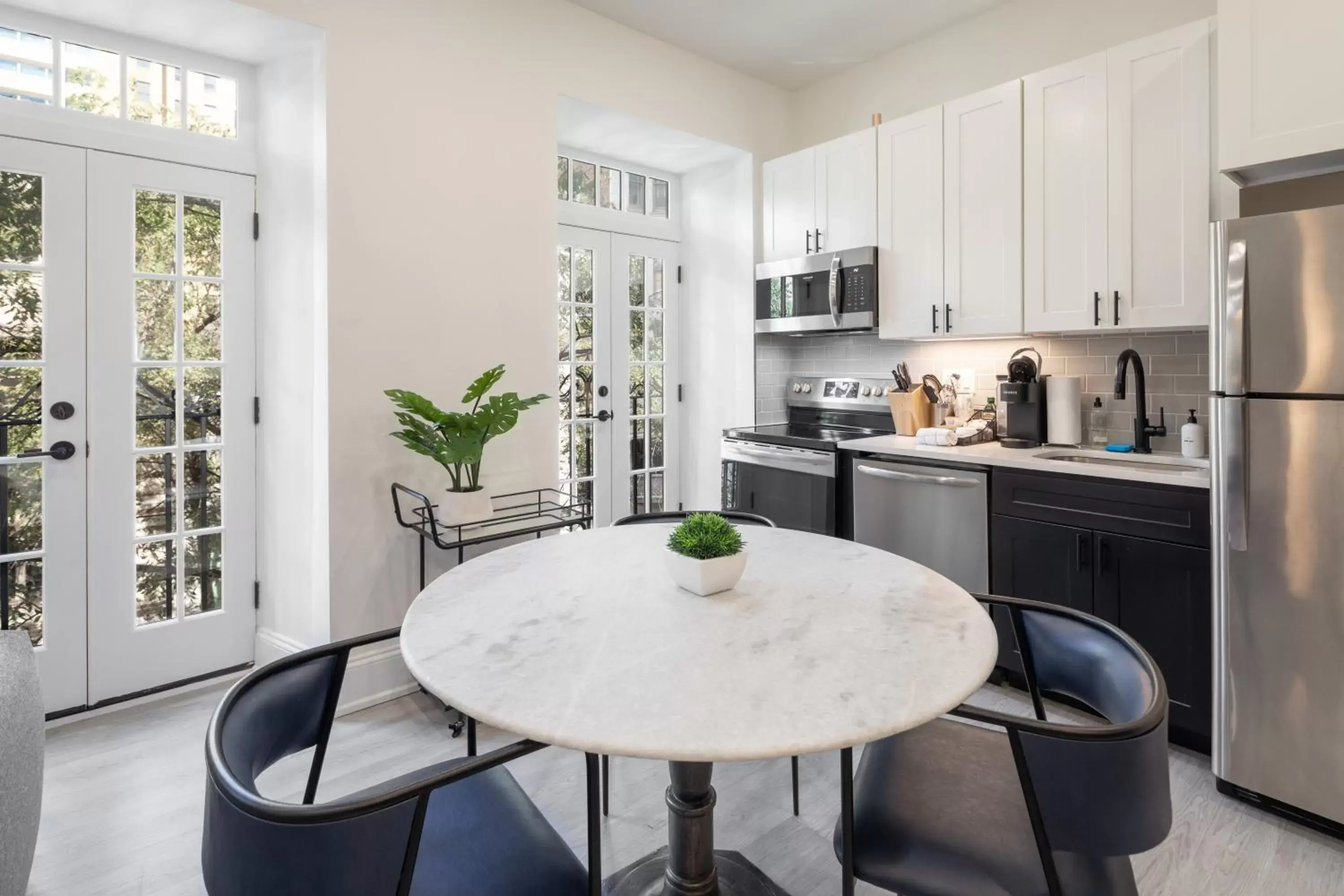 Kitchen or kitchenette, Kitchen/Kitchenette in Sosuite at French Quarters - Rittenhouse Square