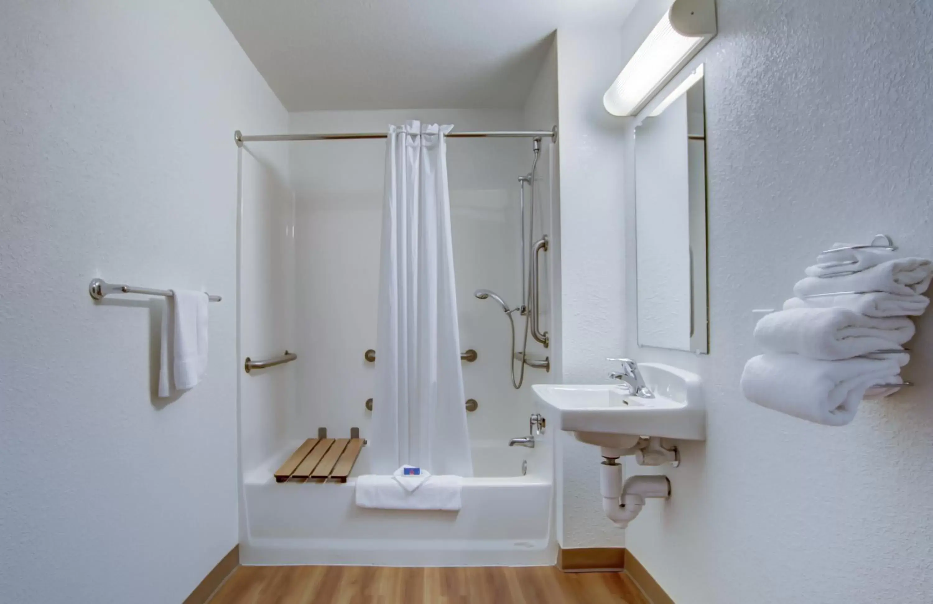 Bedroom, Bathroom in Motel 6-Grants Pass, OR