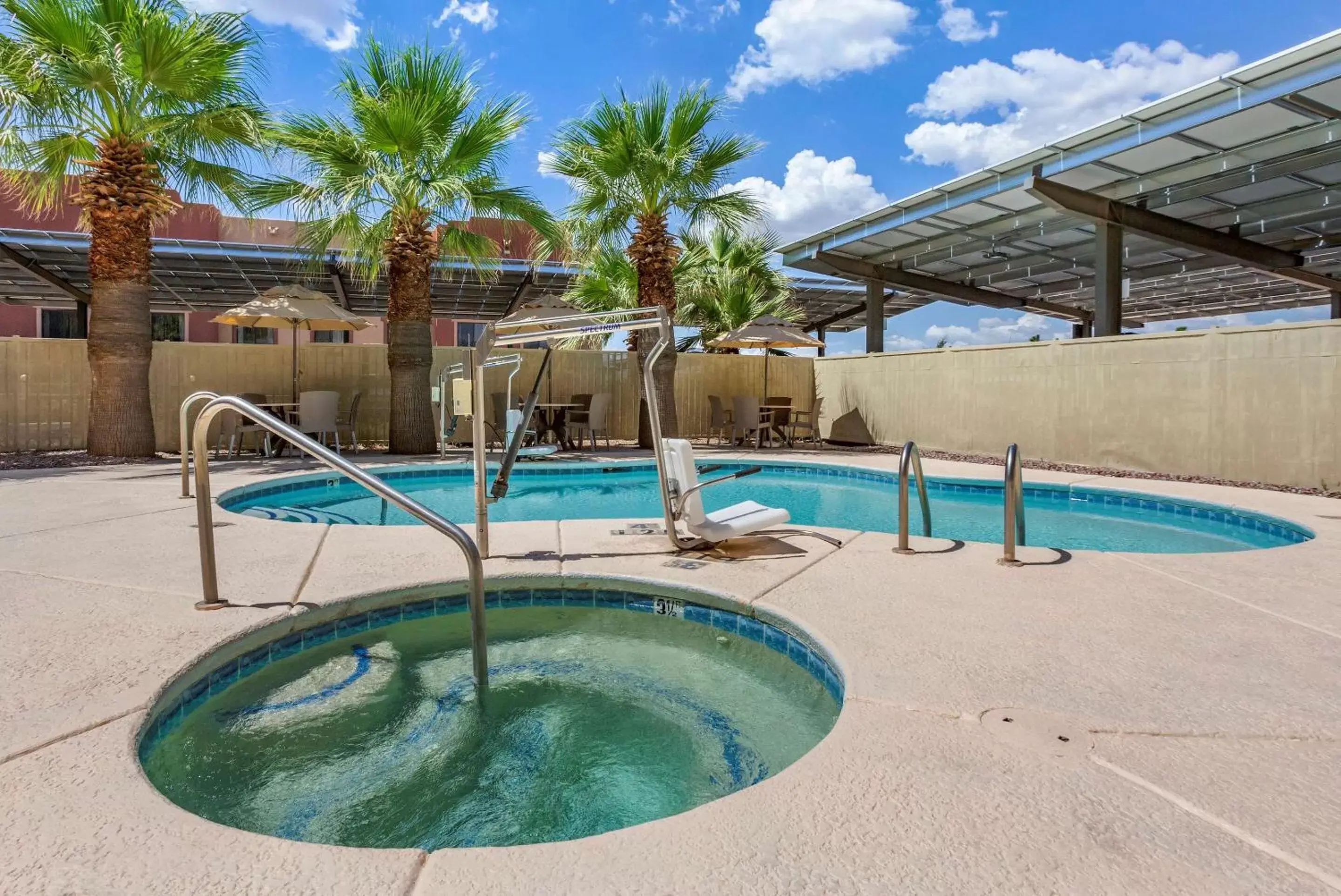 On site, Swimming Pool in Comfort Inn & Suites North Tucson Marana