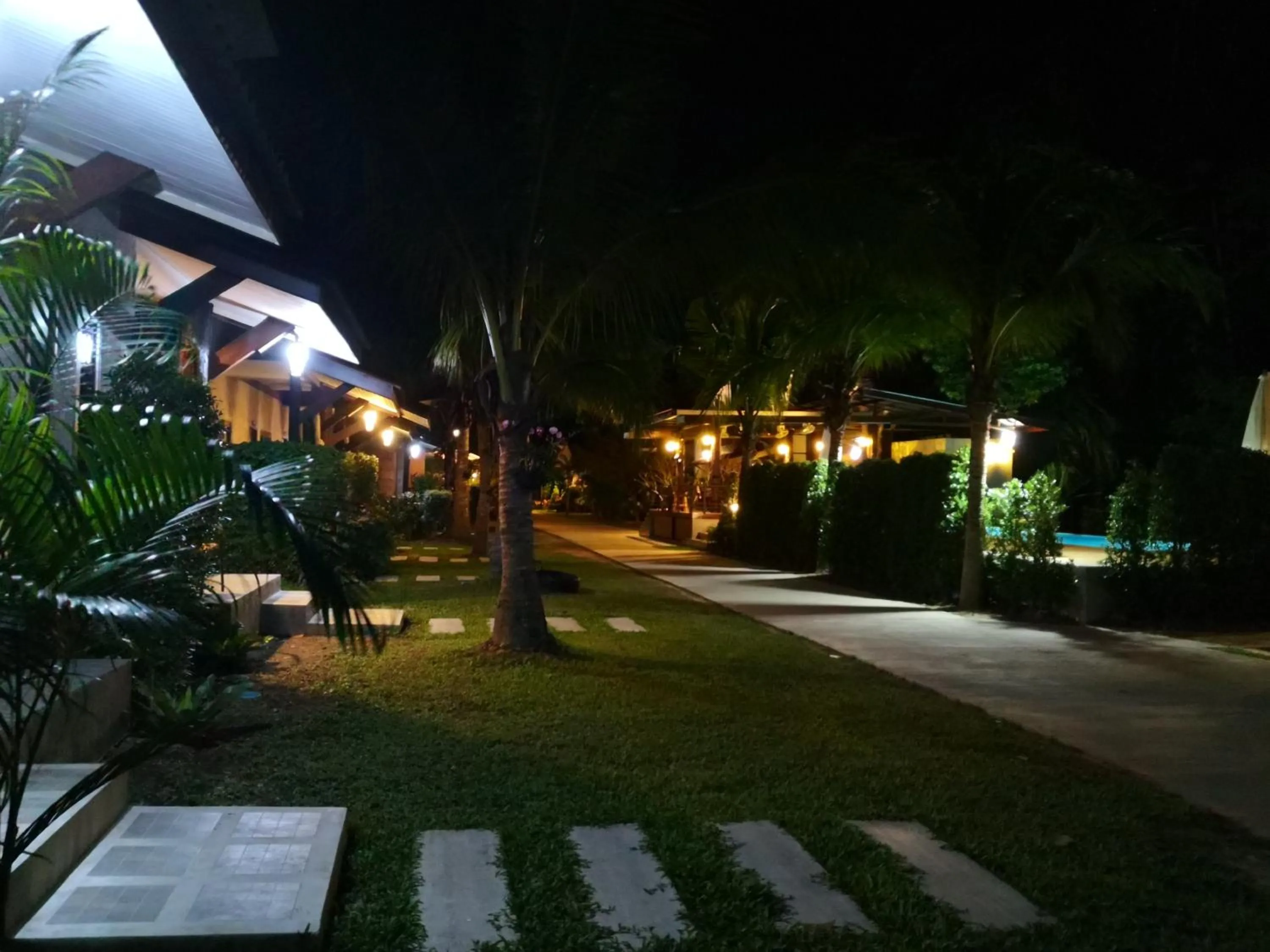 Baan Suan Rim Klong Resort