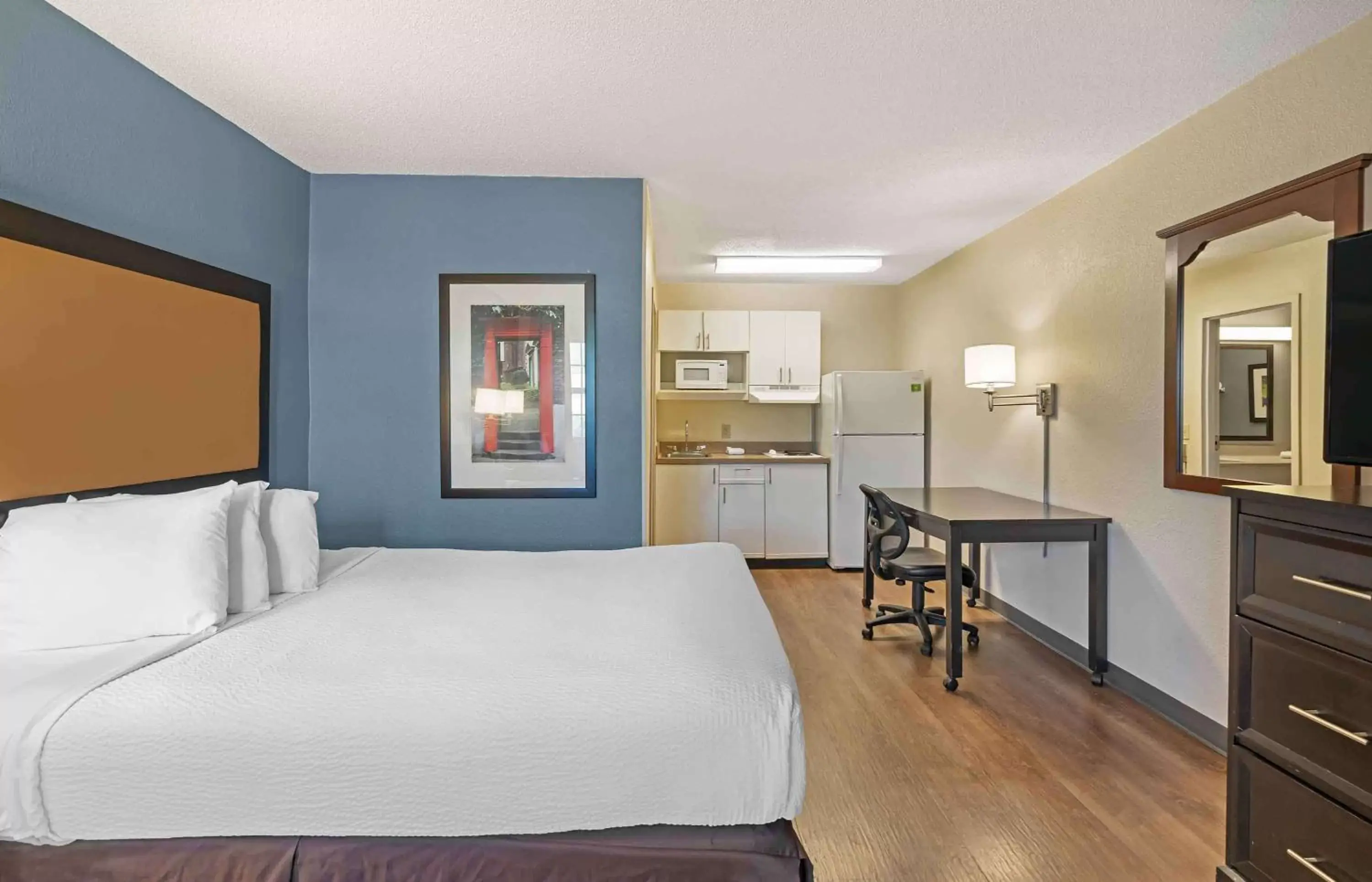Bedroom in Extended Stay America Suites - Chesapeake - Crossways Blvd