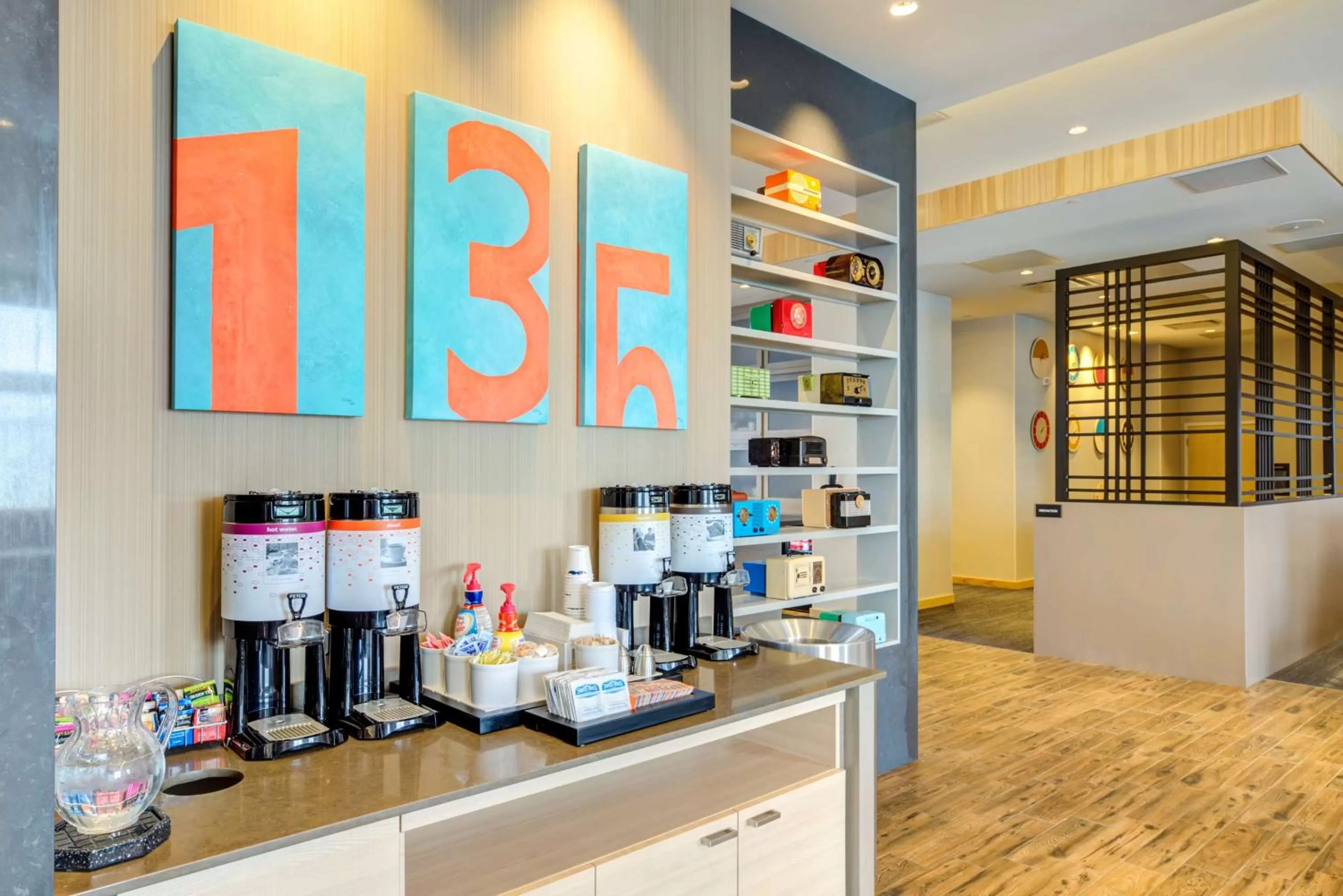 Restaurant/places to eat in Hampton Inn & Suites Boston/Waltham