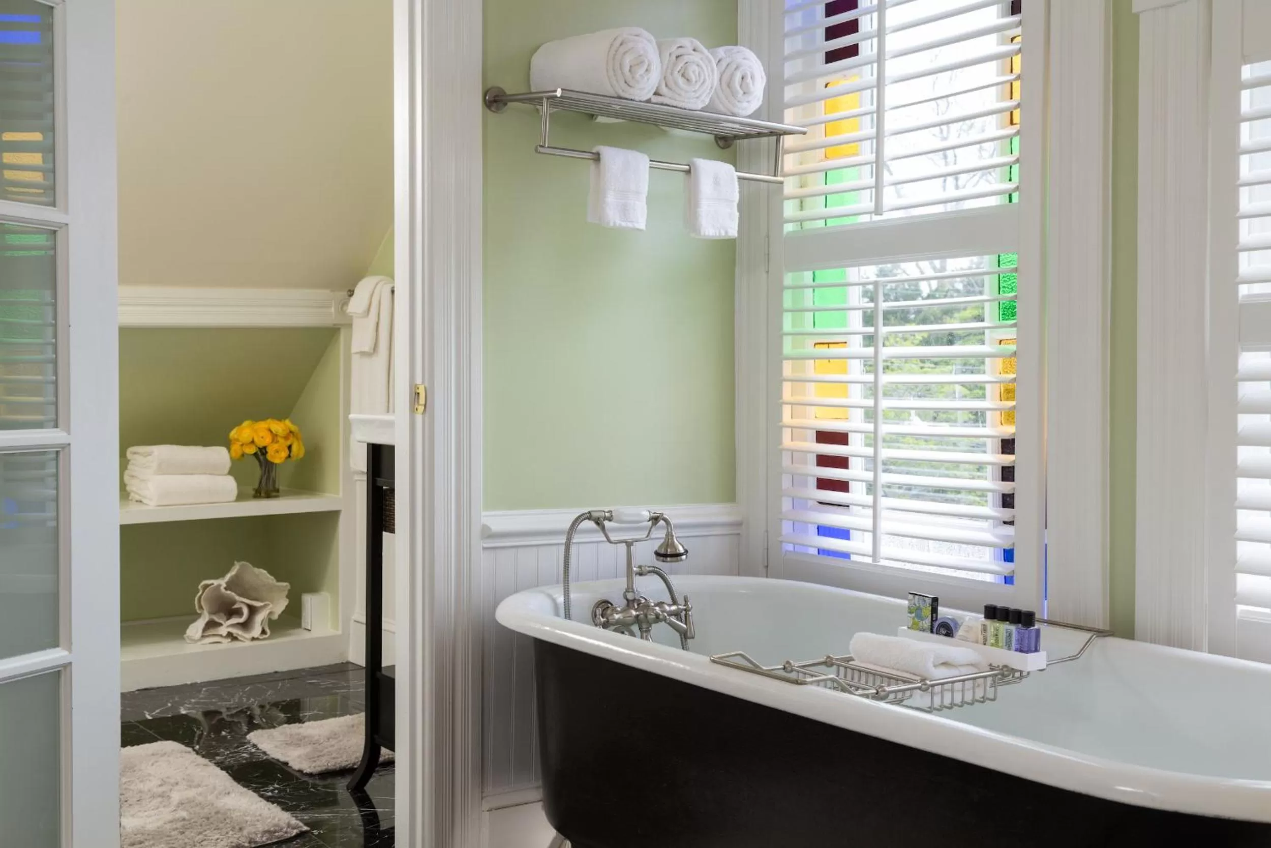Bathroom in White Doe Inn Bed & Breakfast