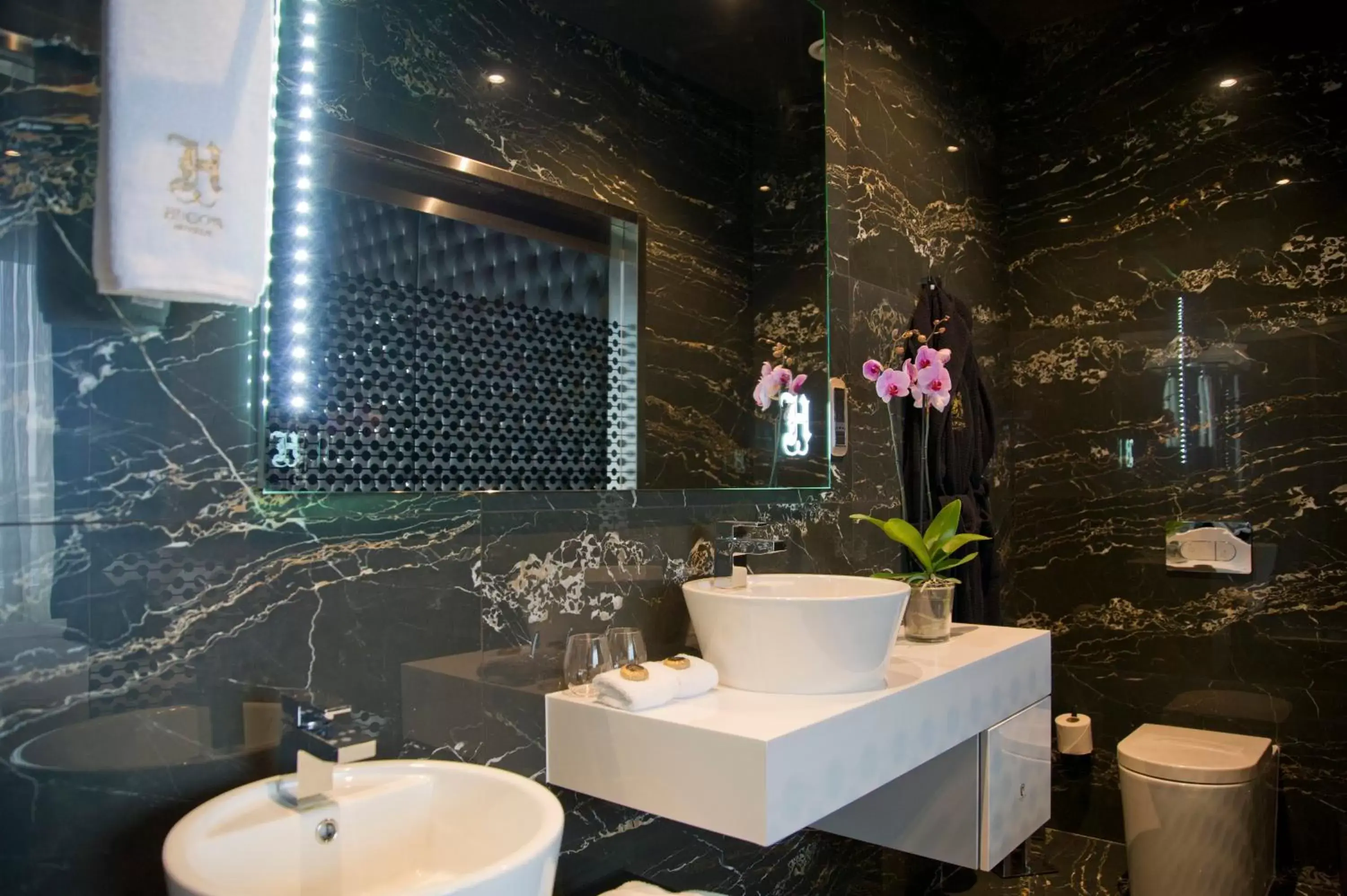 Bathroom in Hugo's Boutique Hotel - Adults Only