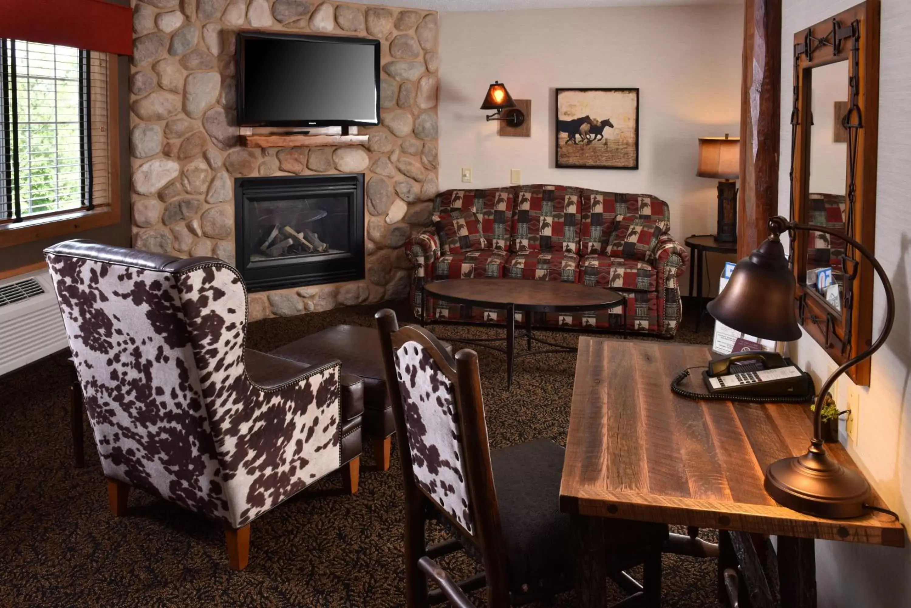 Living room, Seating Area in Stoney Creek Inn Quincy