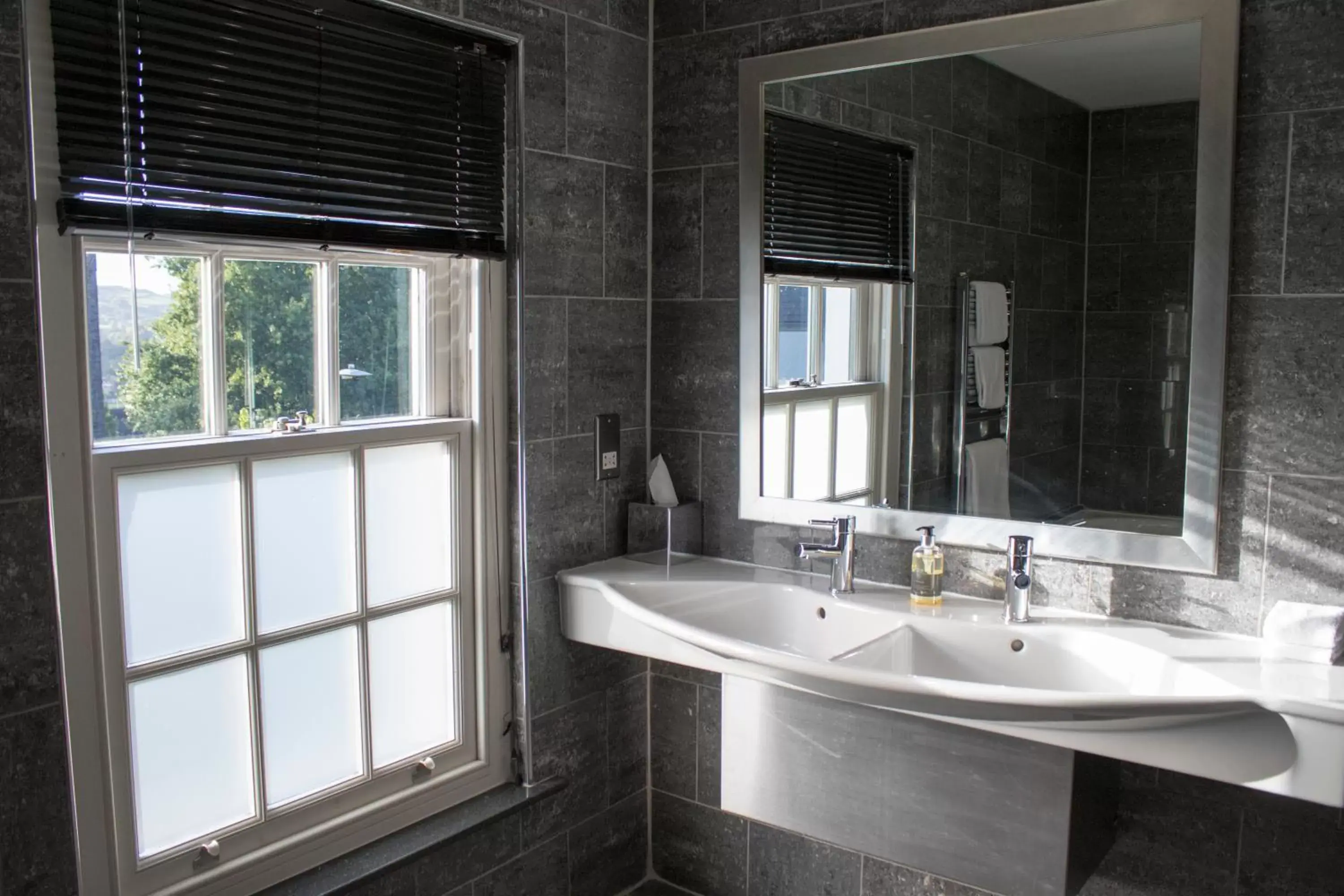 One-Bedroom Penthouse Apartment in The Cawdor One-Bedroom Penthouse Apartment in The Cawdor