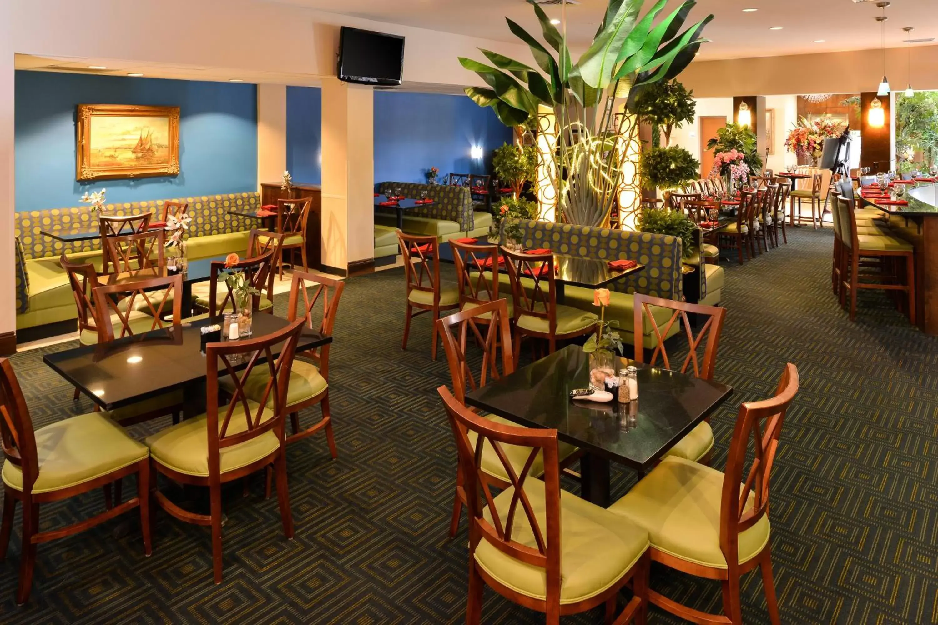 Lounge or bar, Restaurant/Places to Eat in Holiday Inn Montgomery South Airport, an IHG Hotel