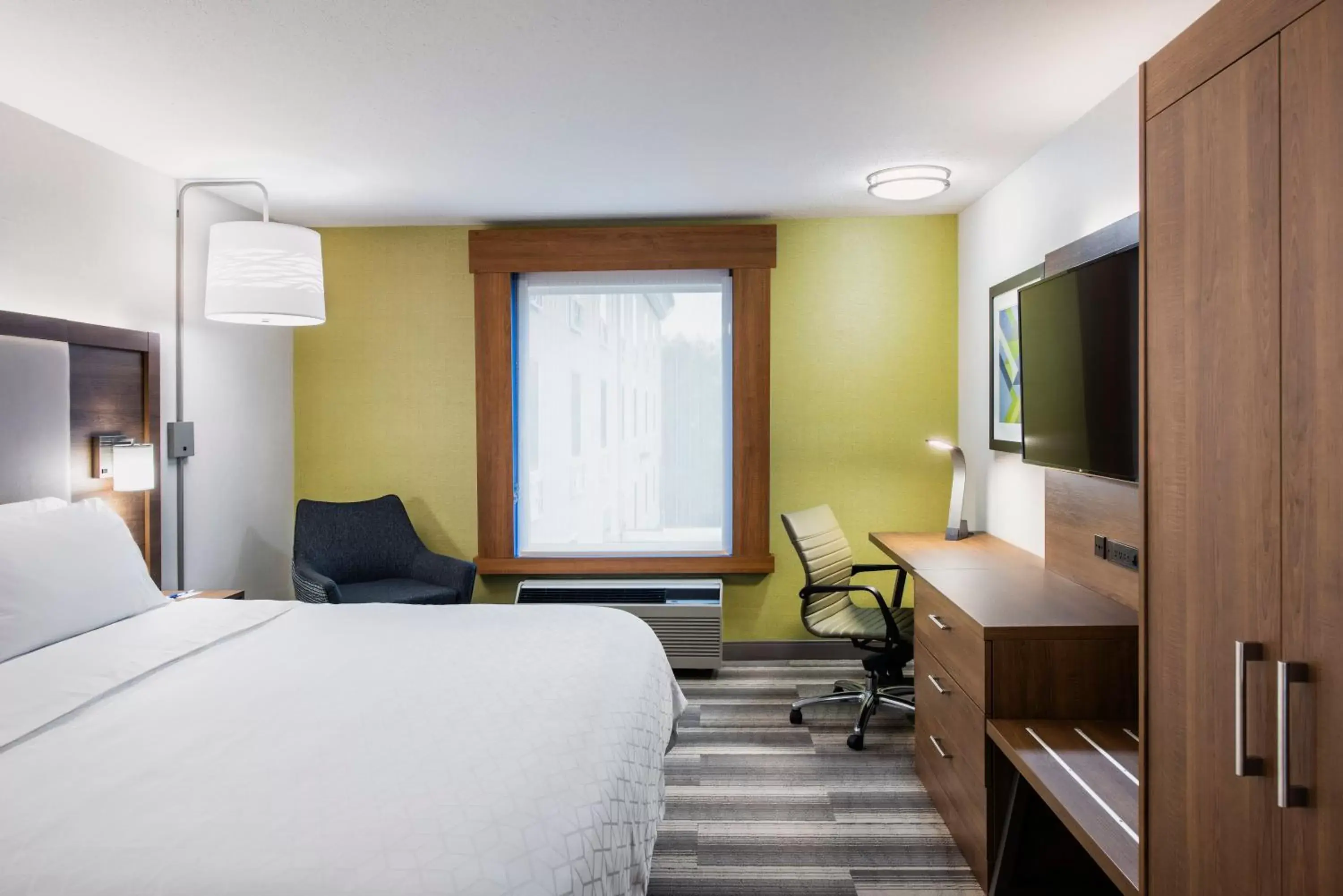 Photo of the whole room, Bed in Holiday Inn Express Hotel & Suites Saskatoon, an IHG Hotel