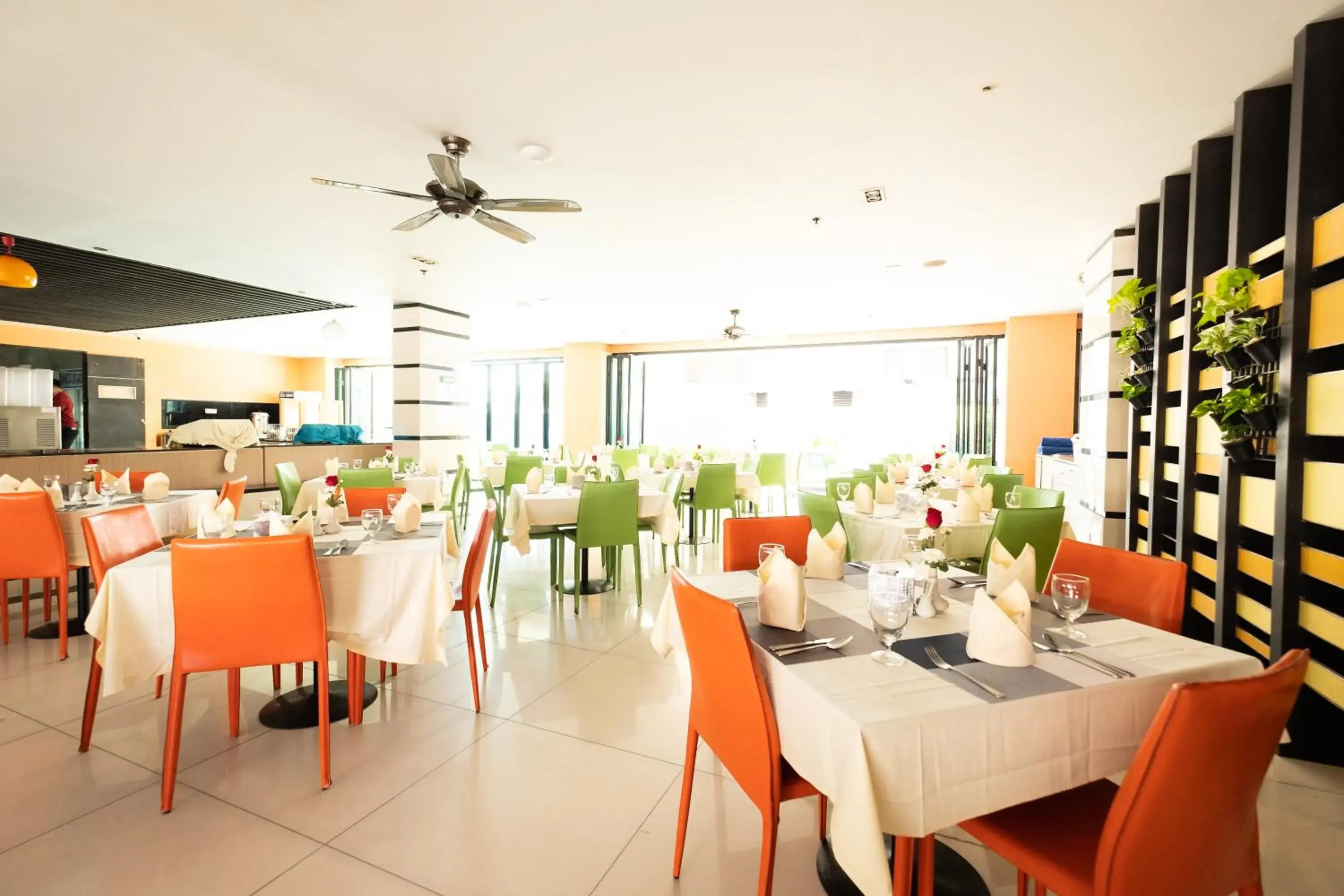 Breakfast, Restaurant/Places to Eat in Vogue Pattaya