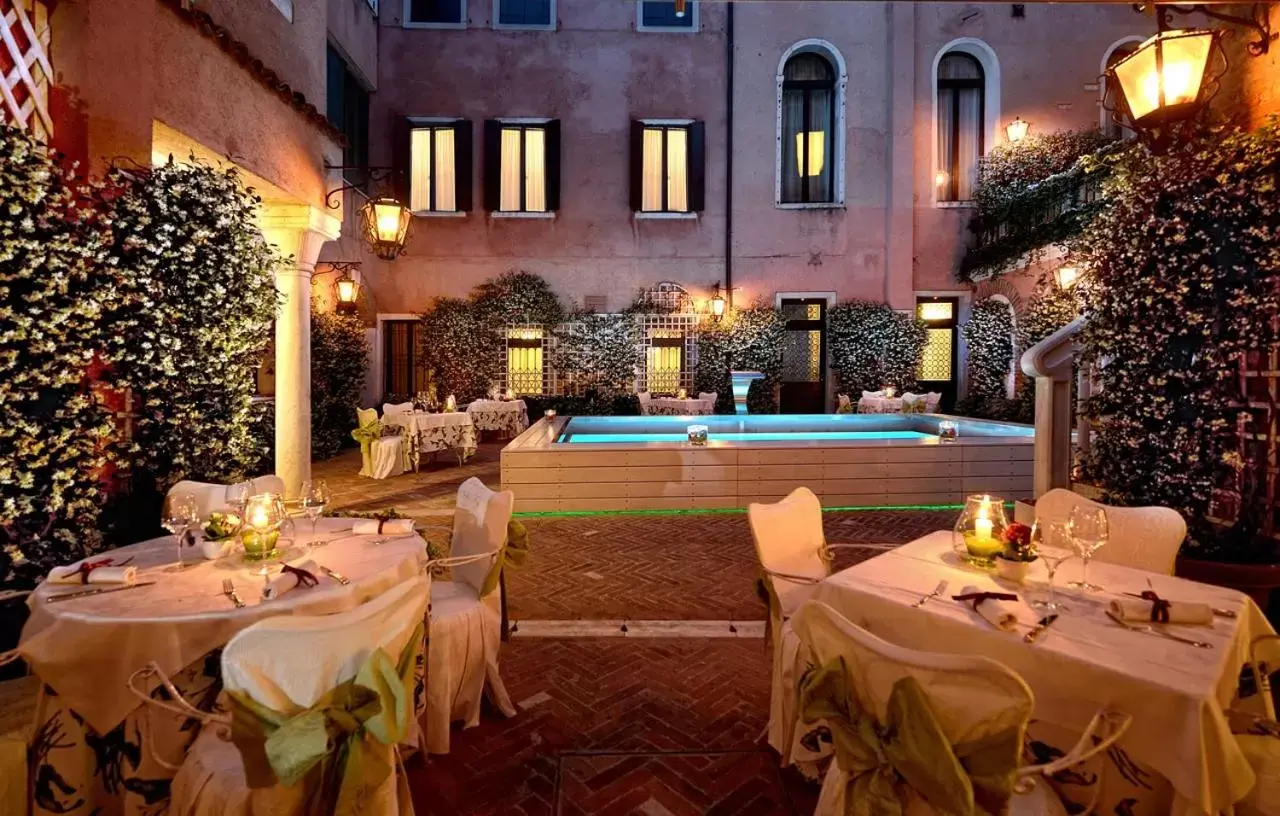 Swimming pool, Restaurant/Places to Eat in Hotel Giorgione