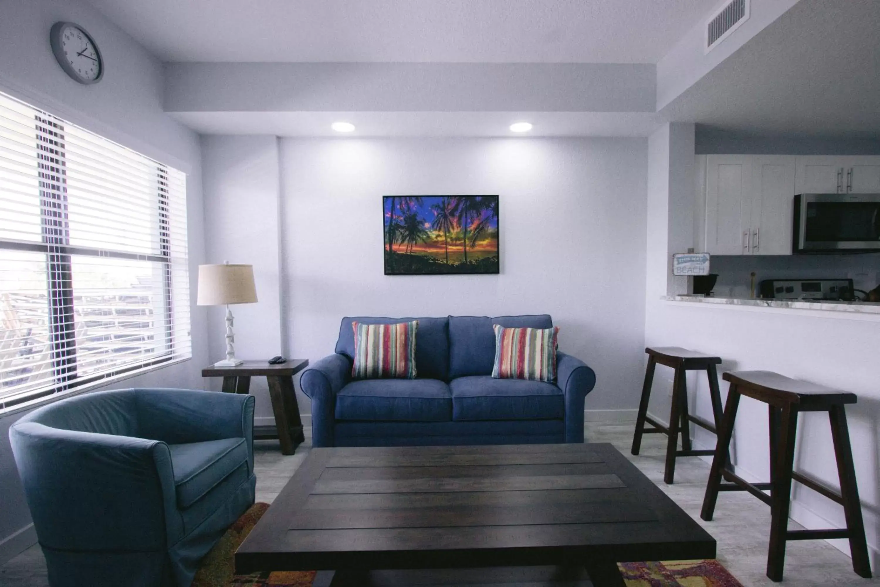 Kitchen or kitchenette, Seating Area in Vistalmar Beach Resort