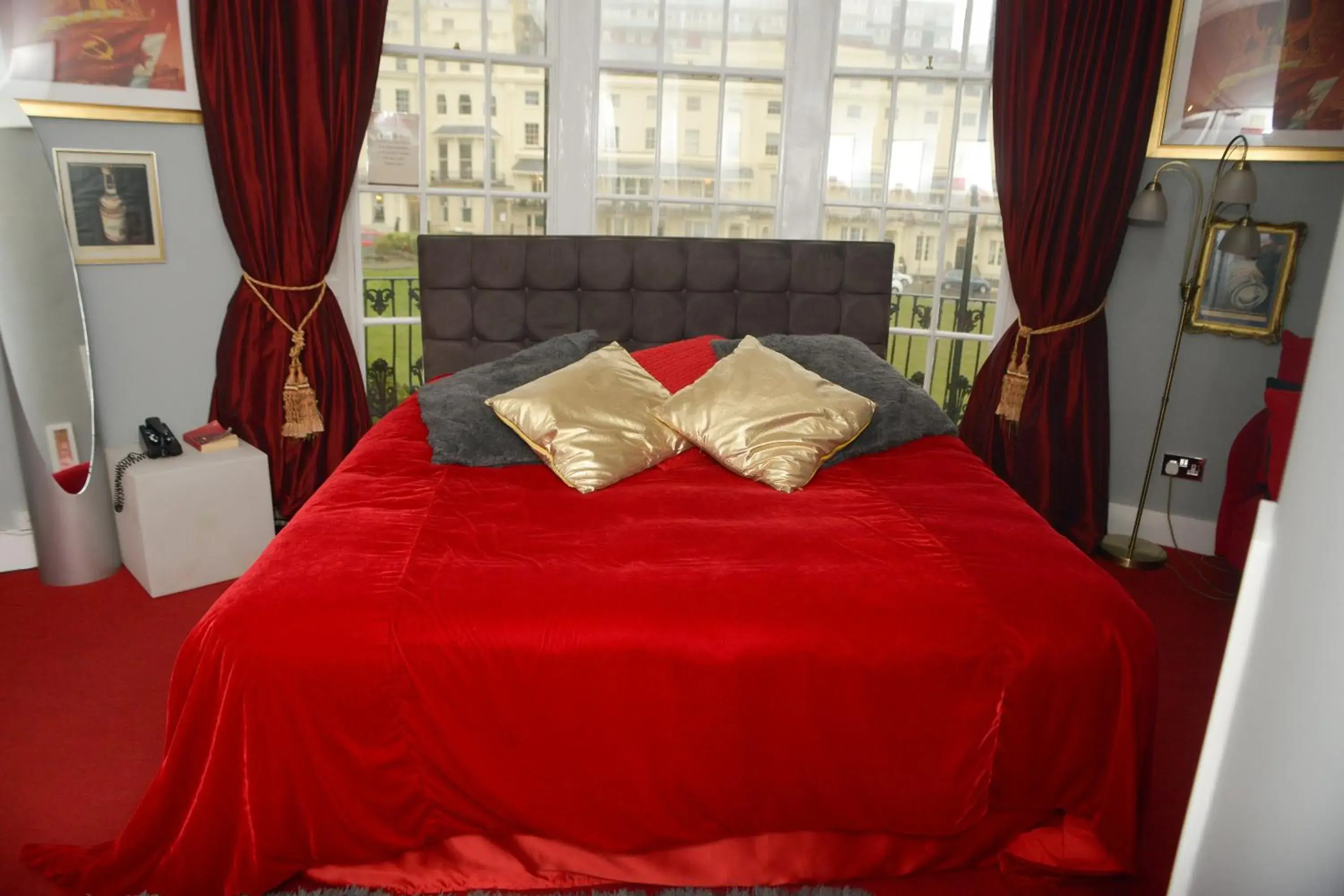 Bed in Hotel Pelirocco