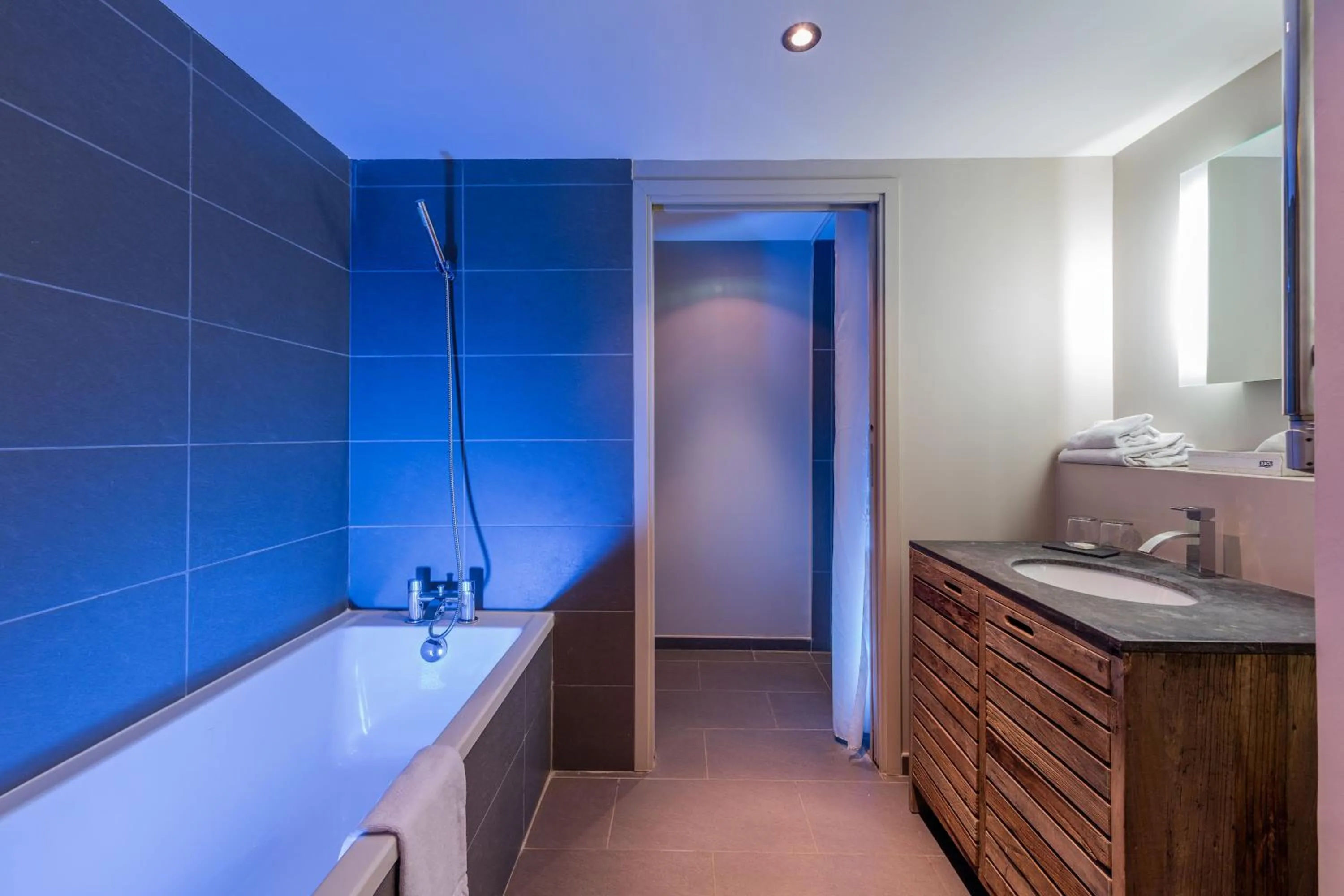 Bathroom in Garrigae Distillerie de Pezenas - Hotellerie & Spa