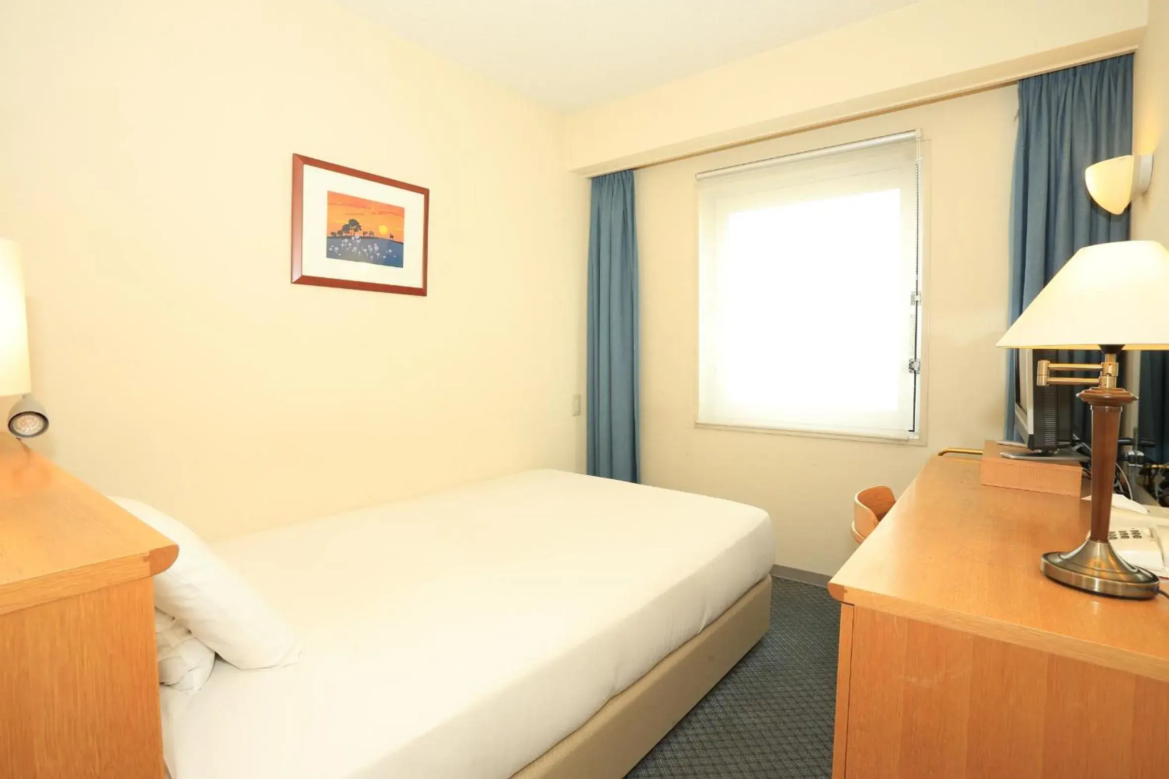 Bed in Smile Hotel Tomakomai