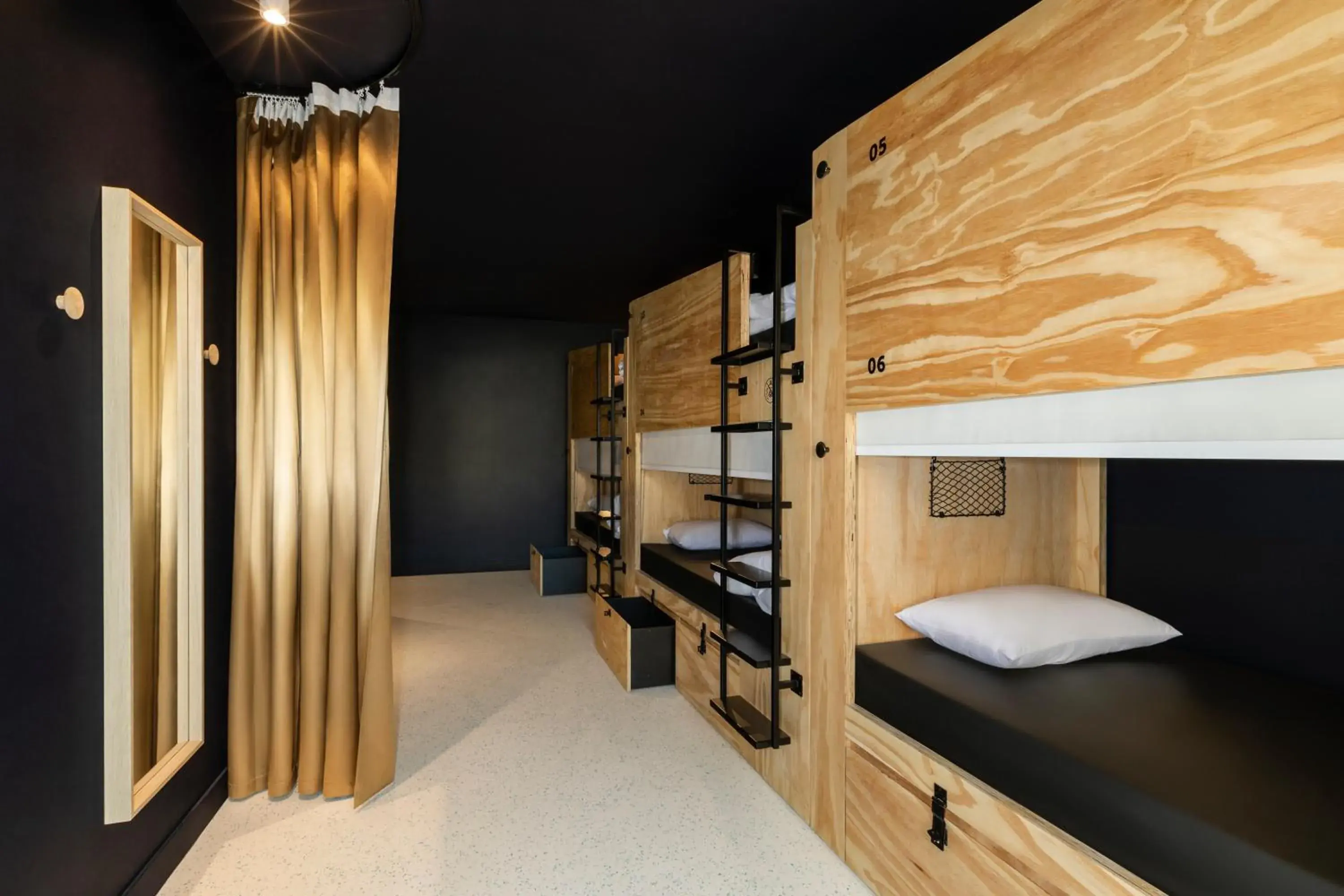 Bedroom, Bunk Bed in JO&JOE Paris - Nation