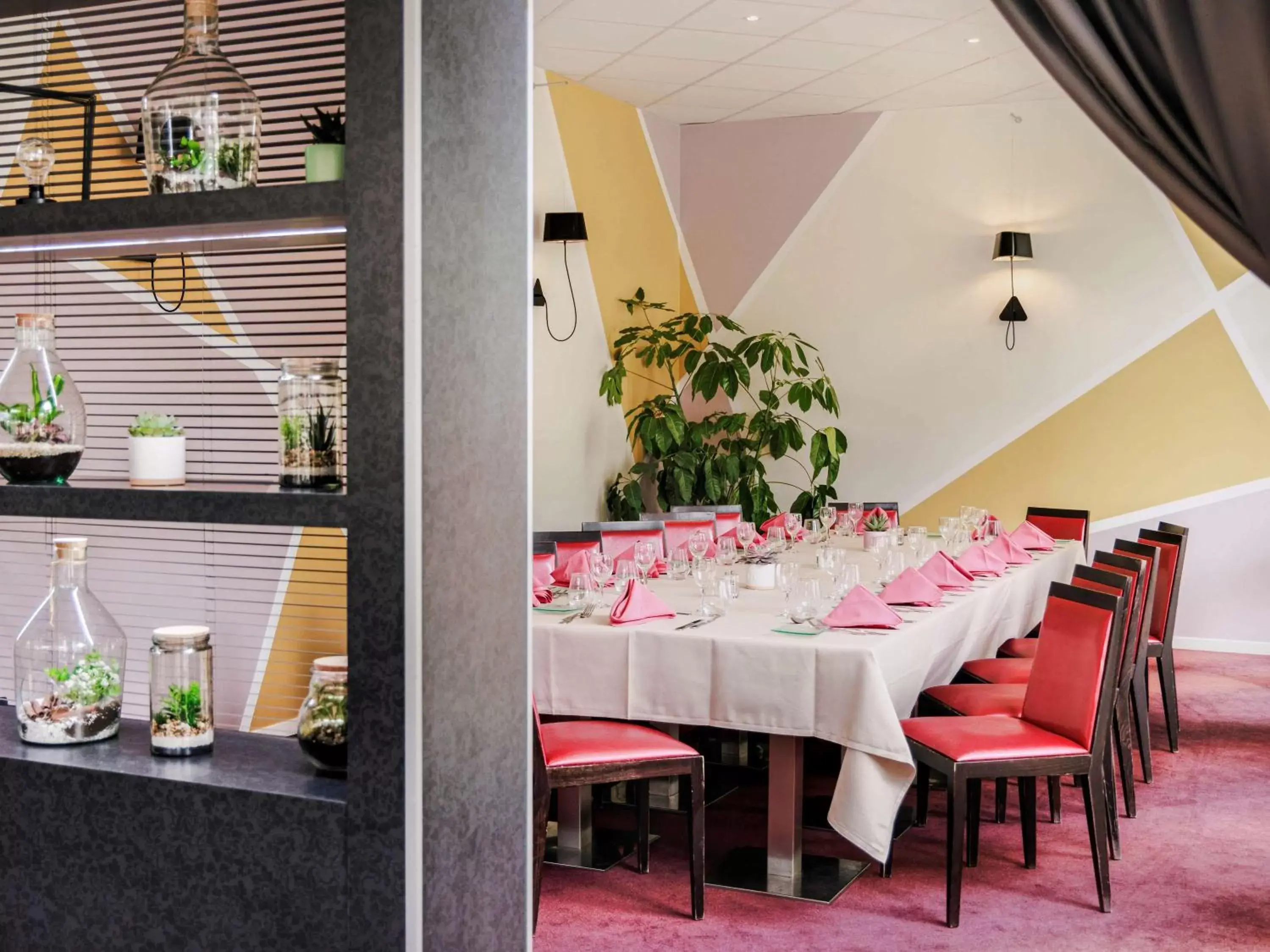 Business facilities, Restaurant/Places to Eat in Mercure Tours Nord