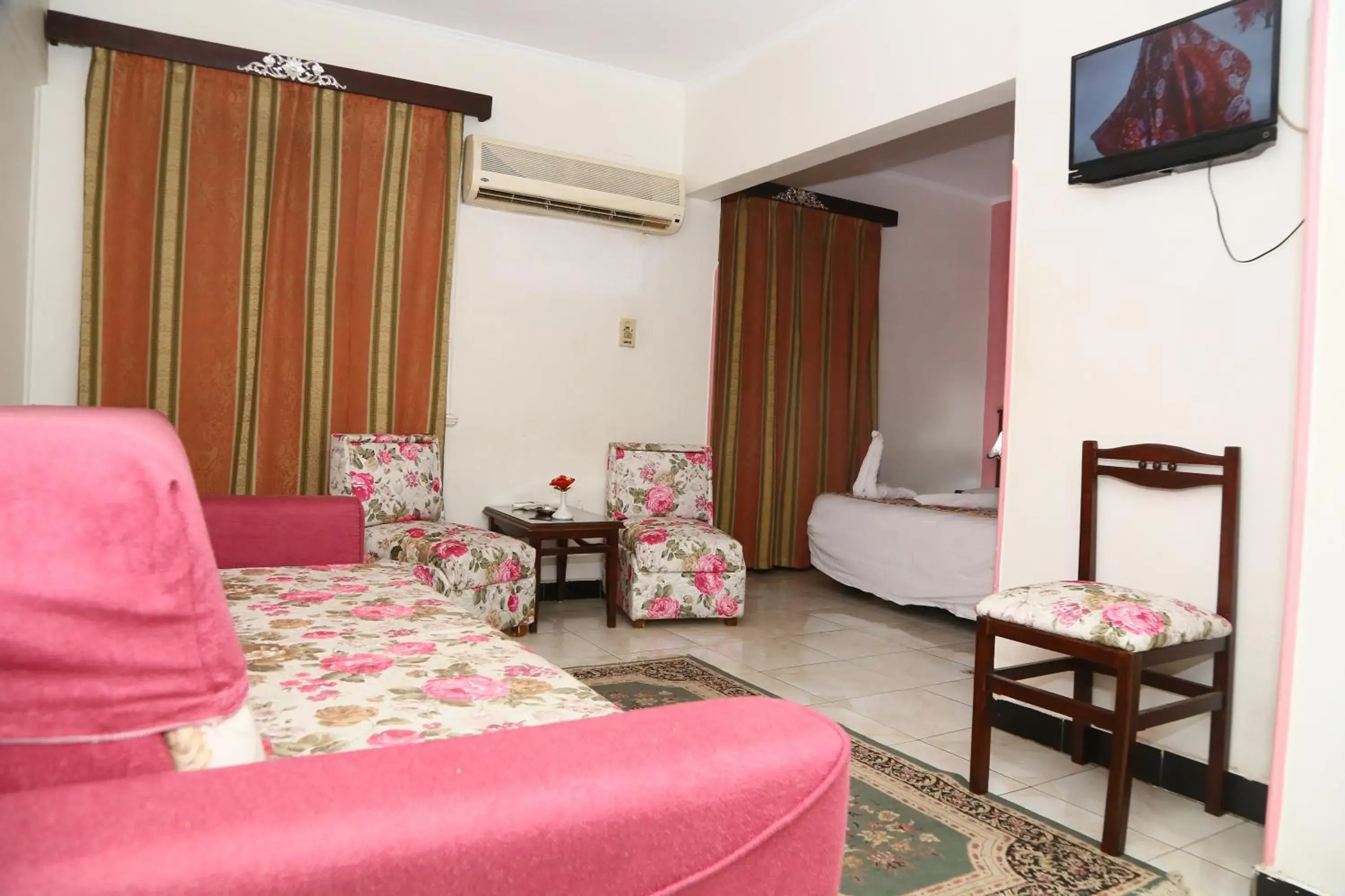 Living room, Bed in Happy City Hotel