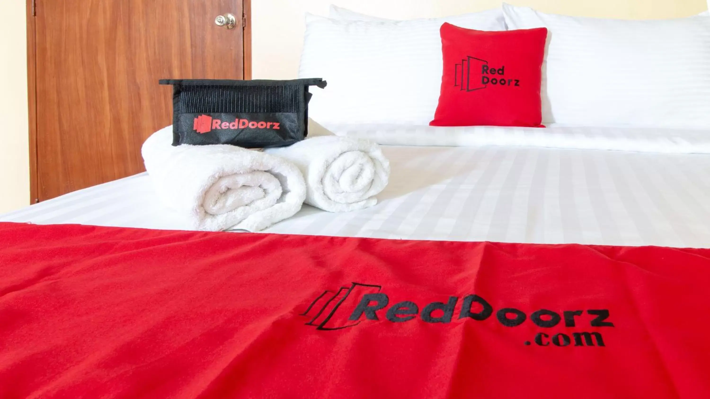 Bedroom, Bed in RedDoorz @ Downtown Tacloban Bedroom, Bed in RedDoorz @ Downtown Tacloban