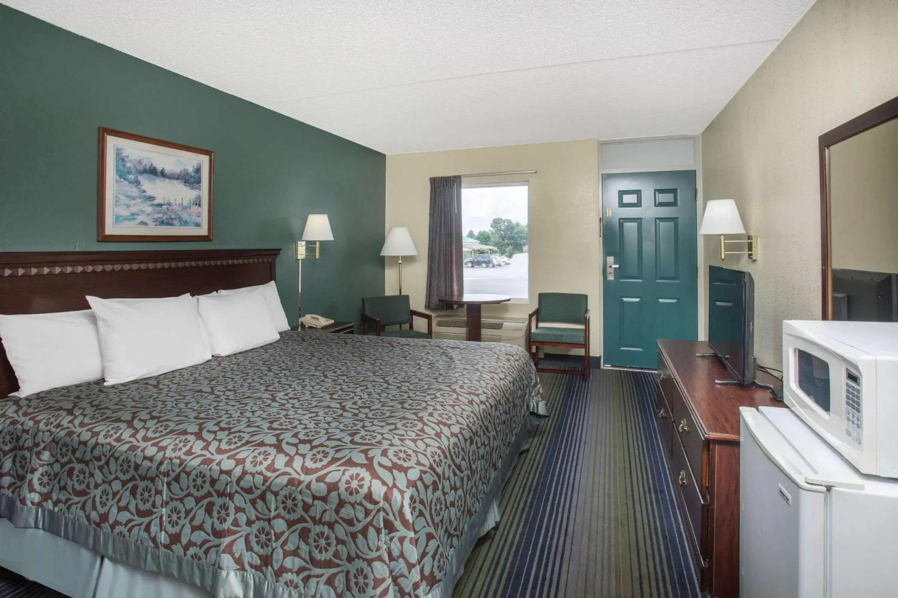 Photo of the whole room in Days Inn by Wyndham Harrison