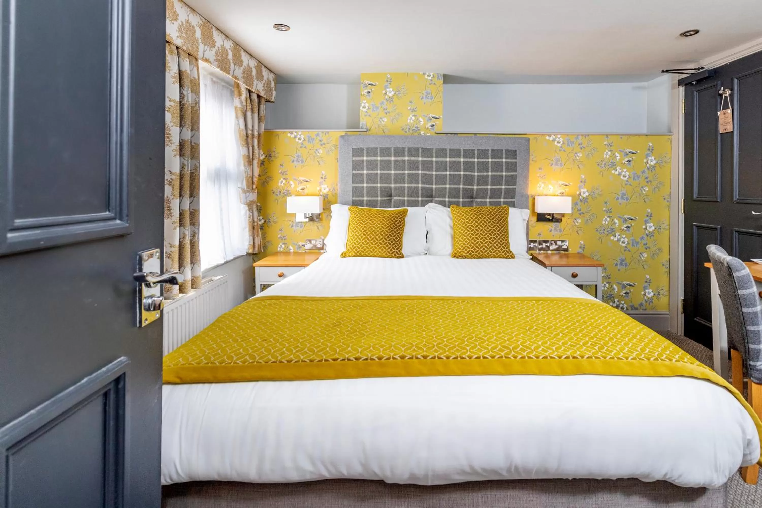 Bedroom, Bed in The Woolly Sheep Inn