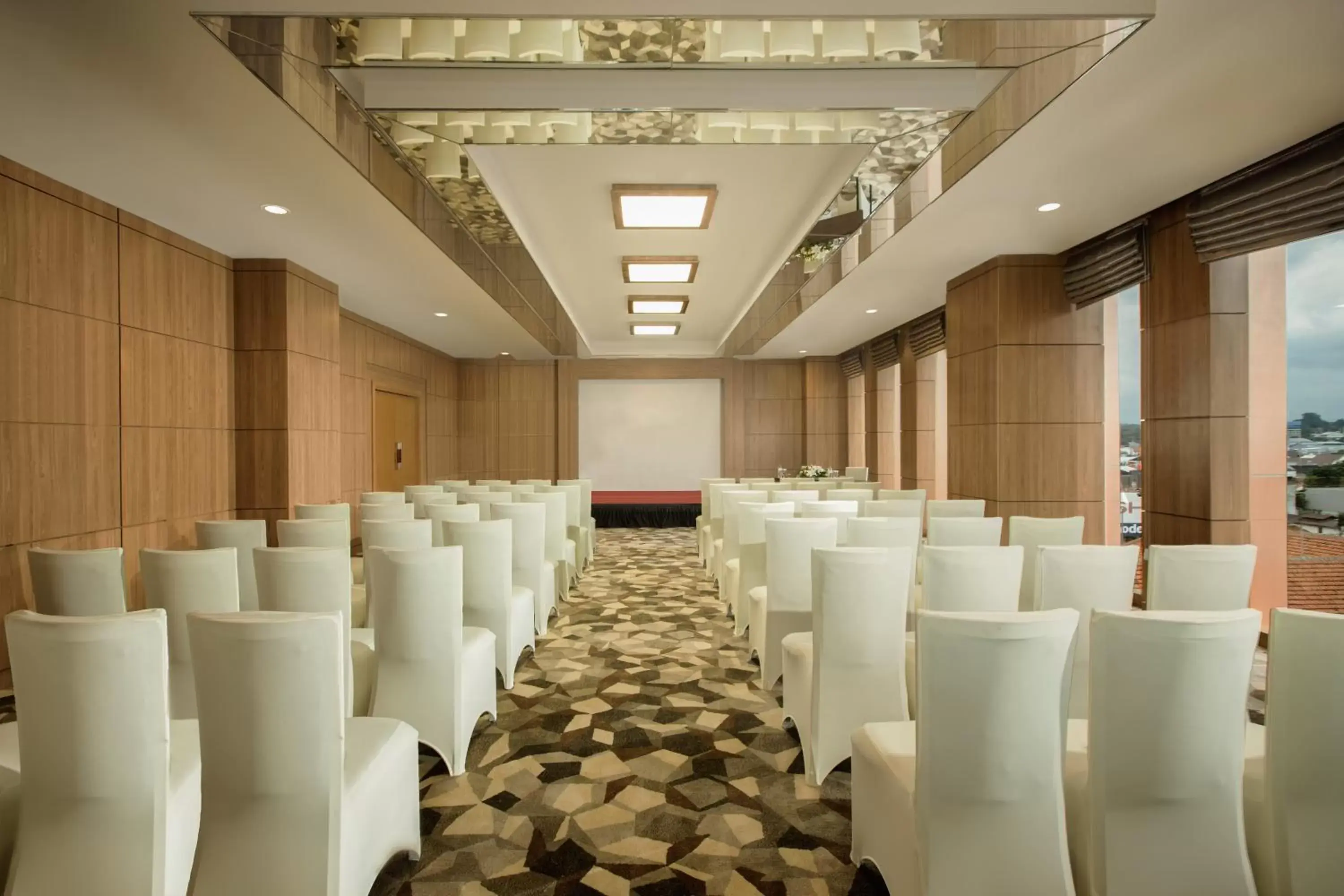 Meeting/conference room in Hotel Chanti Managed by TENTREM Hotel Management Indonesia