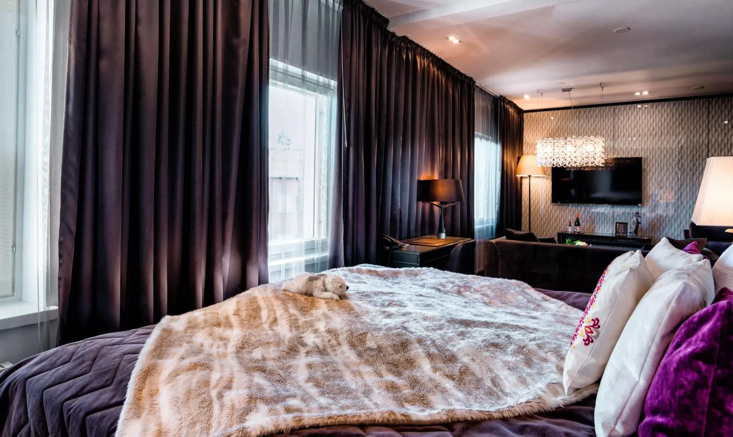 Bedroom, Bed in Arctic Light Hotel