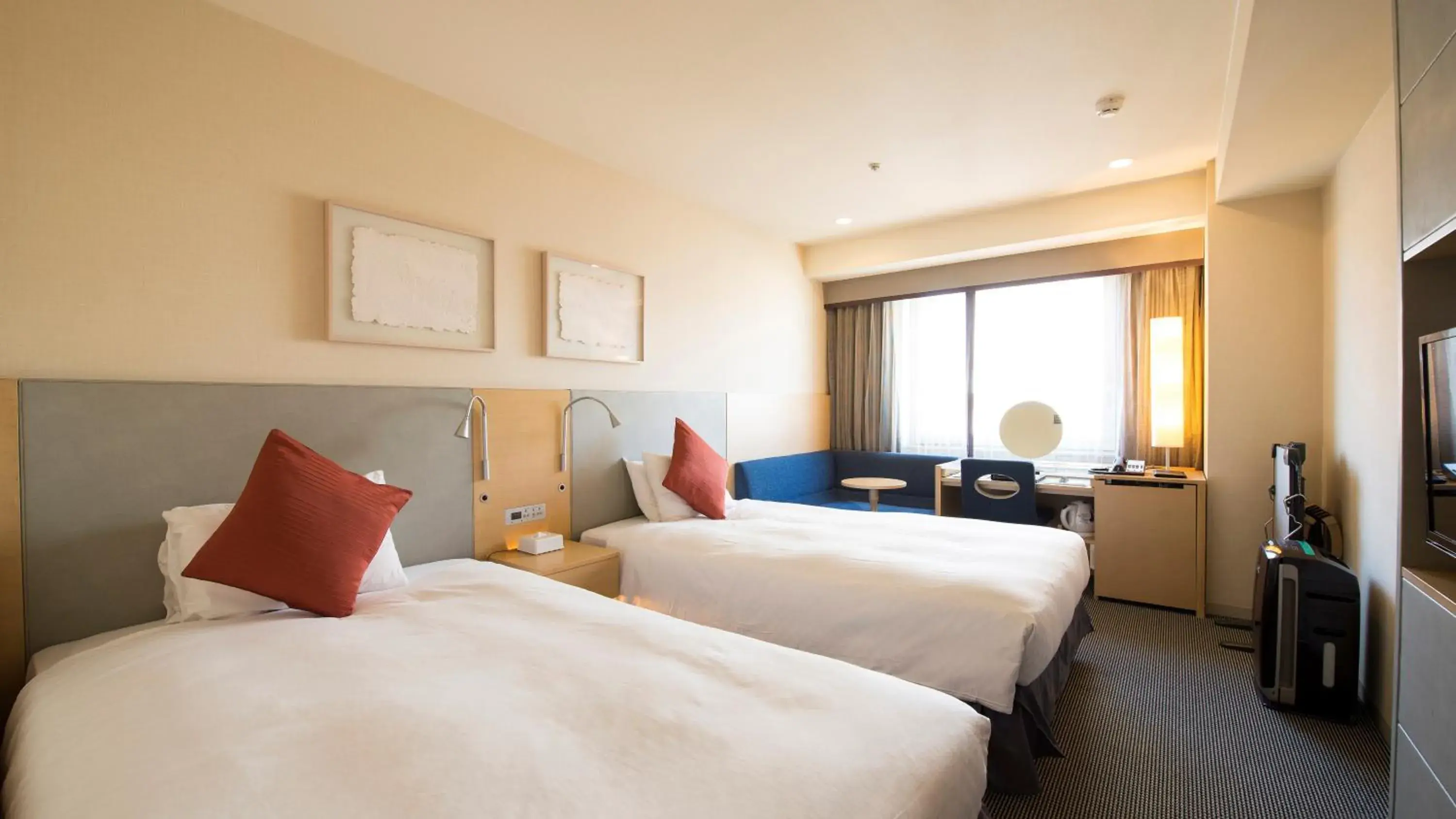 Photo of the whole room, Bed in Hotel JAL City Kannai Yokohama