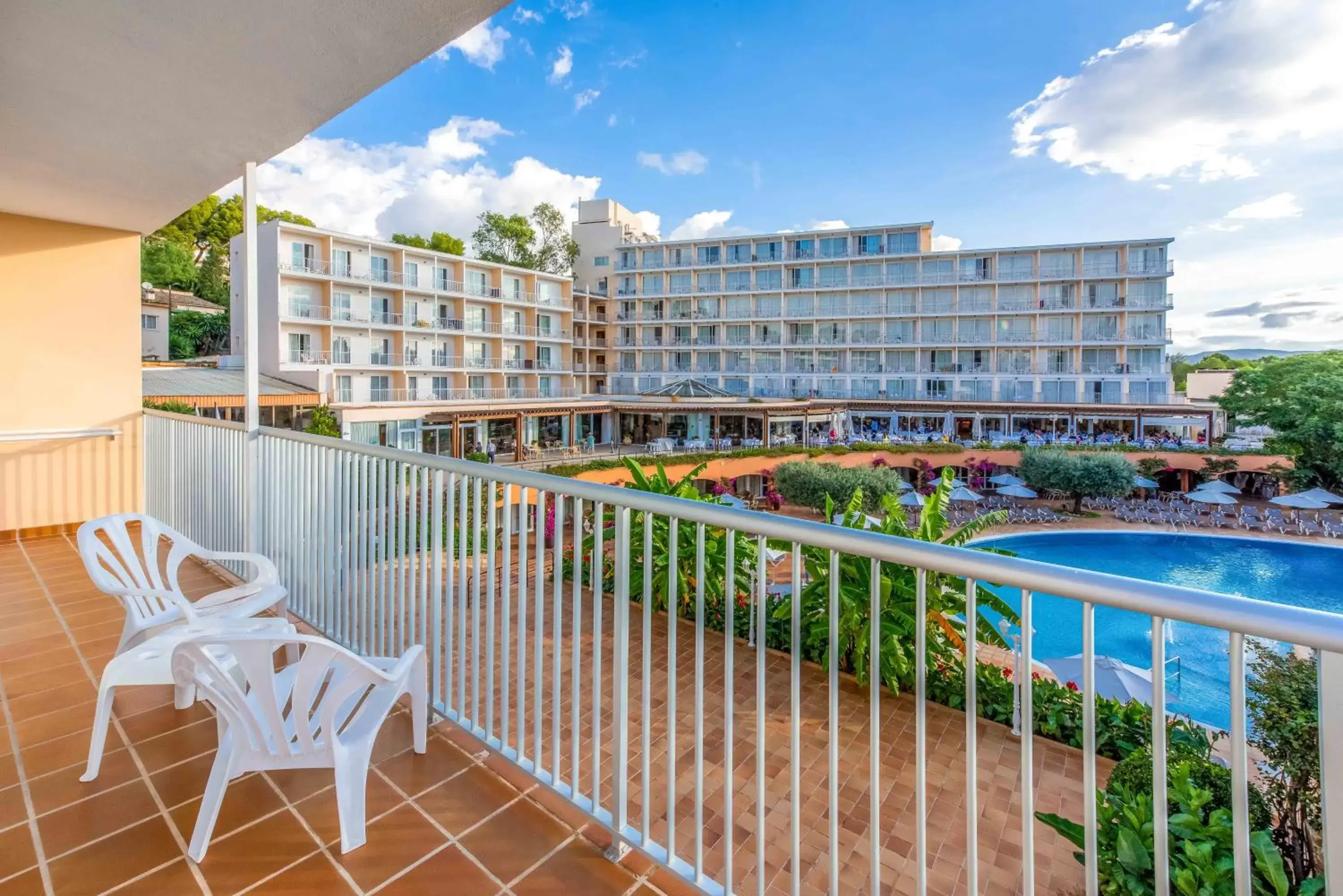 Balcony/Terrace, Swimming Pool in Valentin Park Club