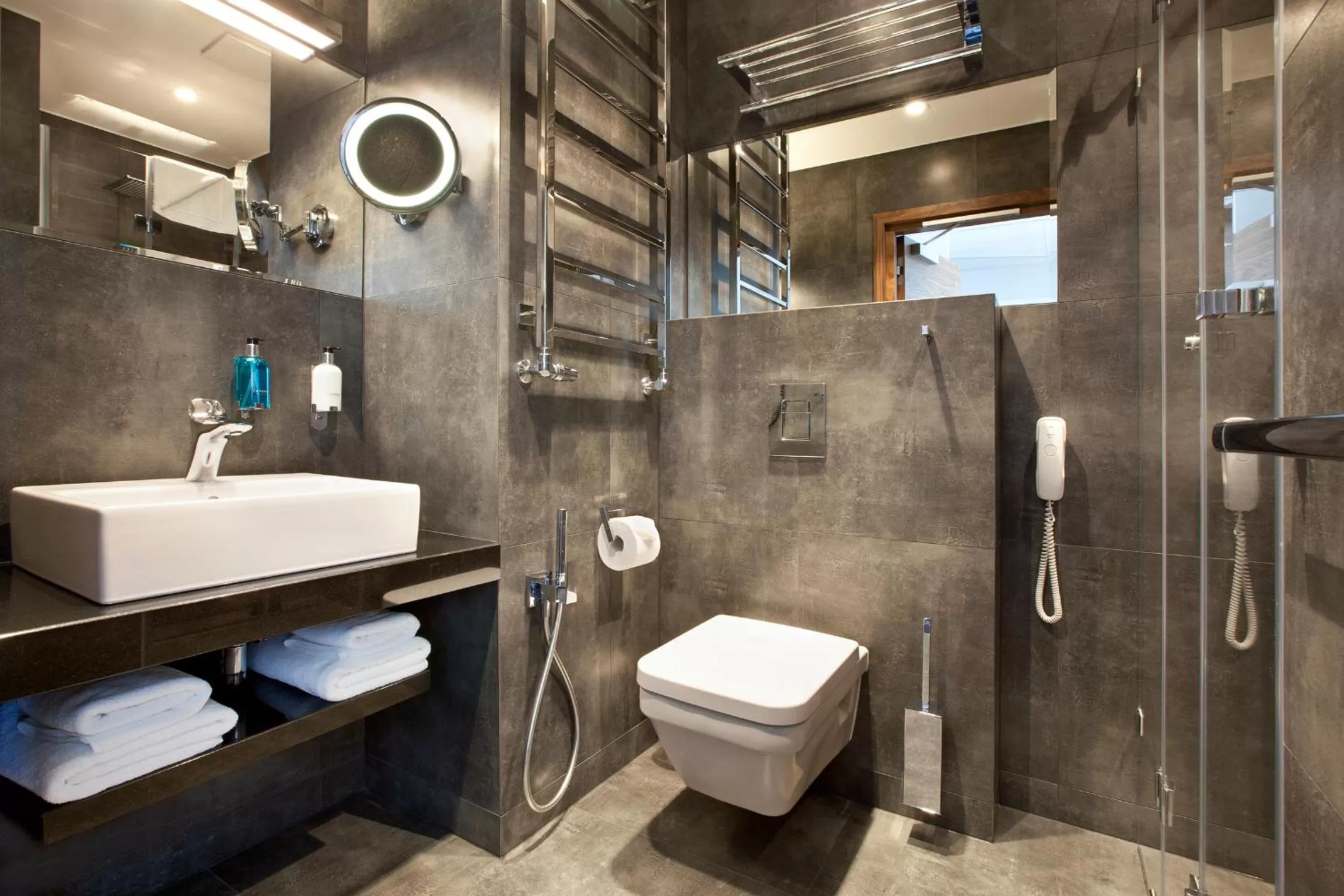 Shower in Bayjonn Boutique Hotel