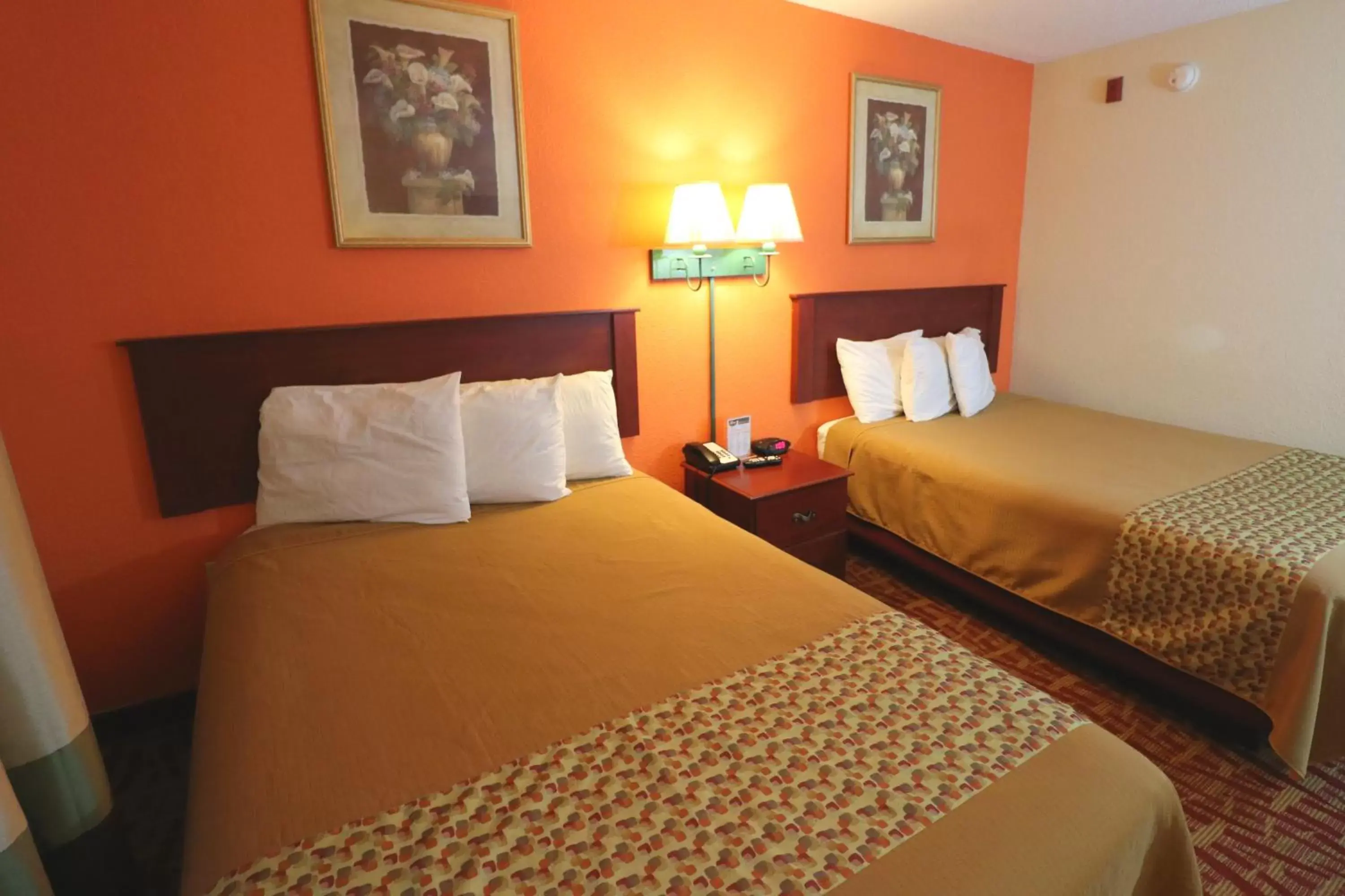 Double Room with Two Double Beds - single occupancy - Smoking in Jefferson Inn Dandridge Double Room with Two Double Beds - single occupancy - Smoking in Jefferson Inn Dandridge