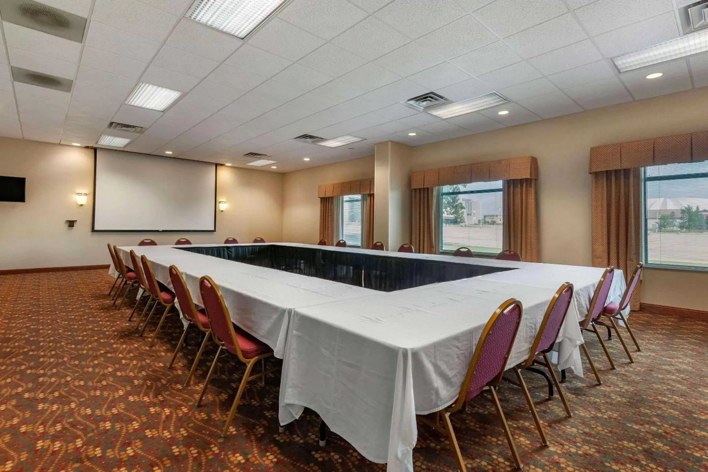 Meeting/conference room in Clarion Suites at The Alliant Energy Center