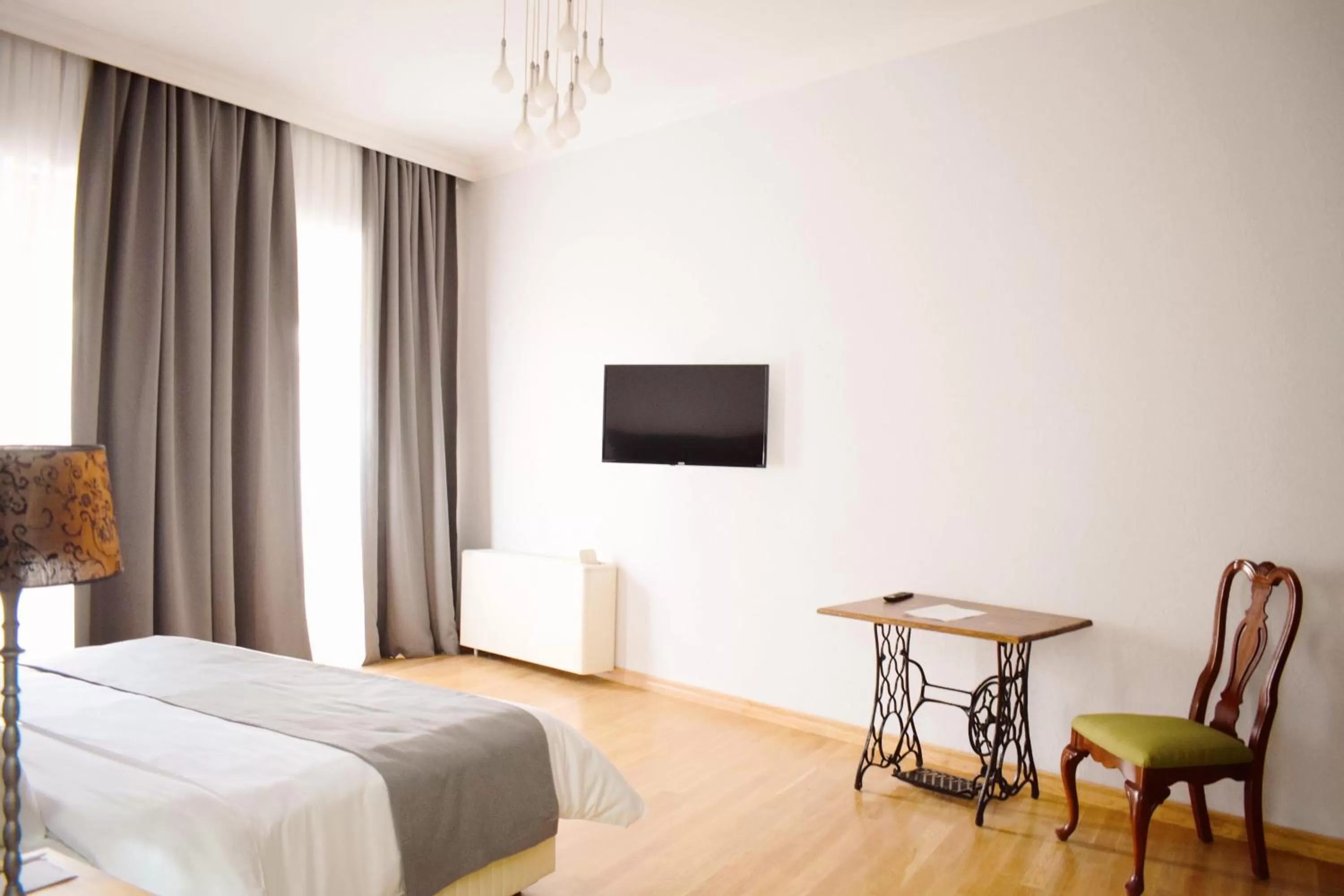 TV and multimedia in Octava Boutique Hotel