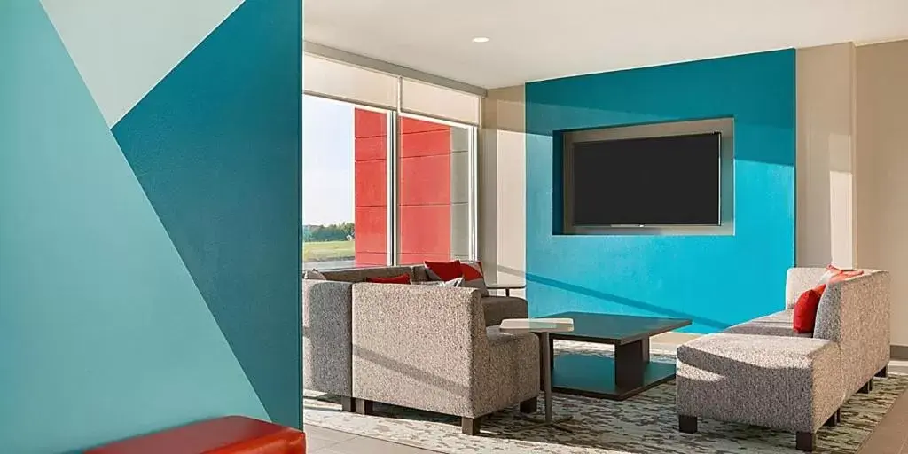Communal lounge/ TV room, Seating Area in avid hotel Fayetteville West