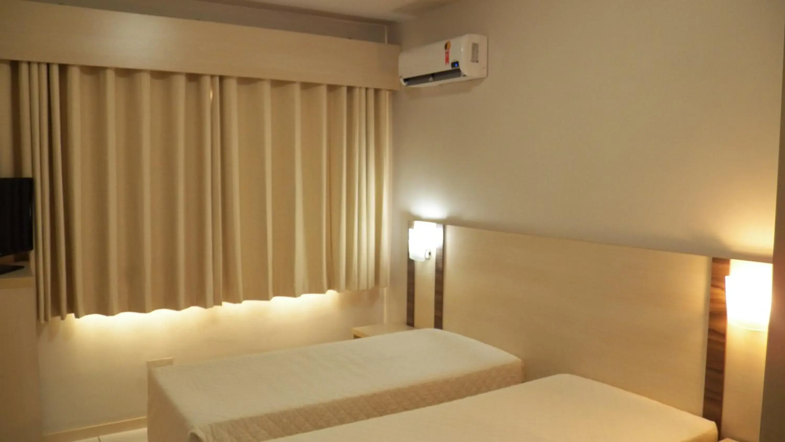 Photo of the whole room, Bed in Canoas Parque Hotel