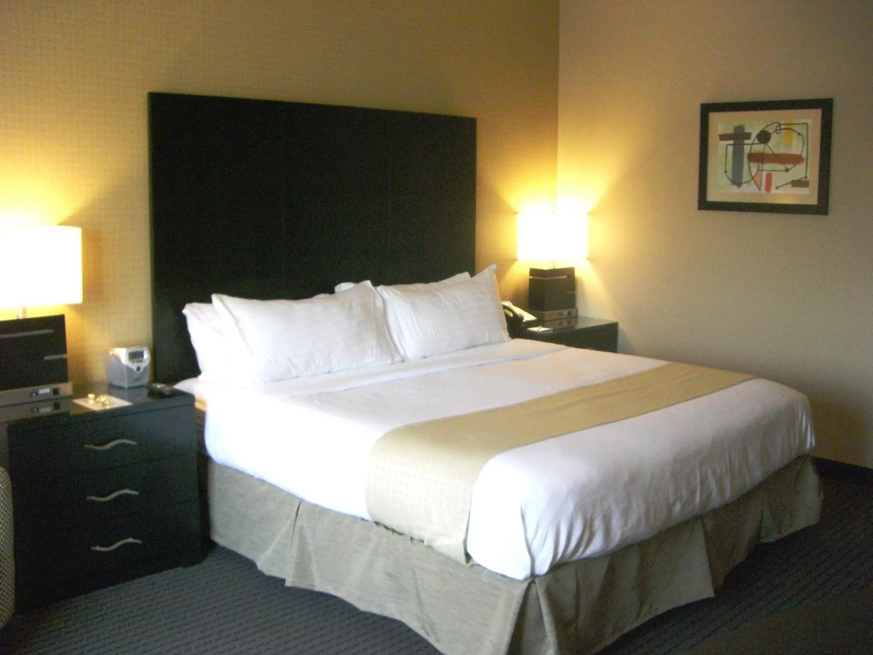 Bed in Holiday Inn St. Paul Northeast - Lake Elmo, an IHG Hotel