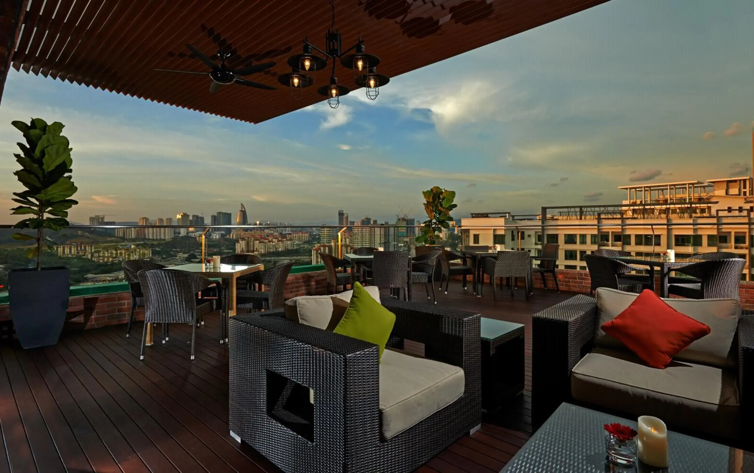 City view, Restaurant/Places to Eat in Pearl International Hotel City view, Restaurant/Places to Eat in Pearl International Hotel