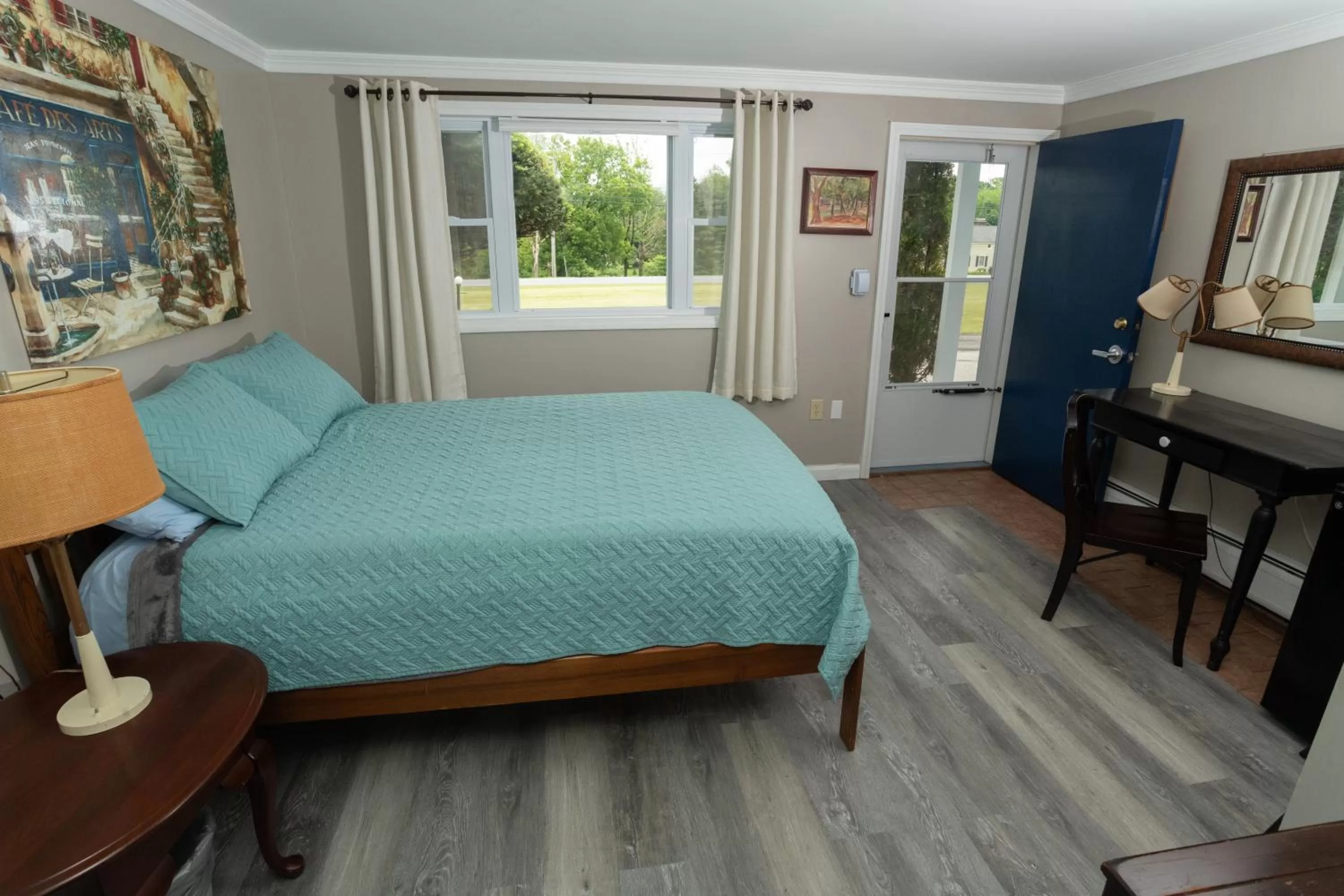 Bed in Governor's Rock Motel