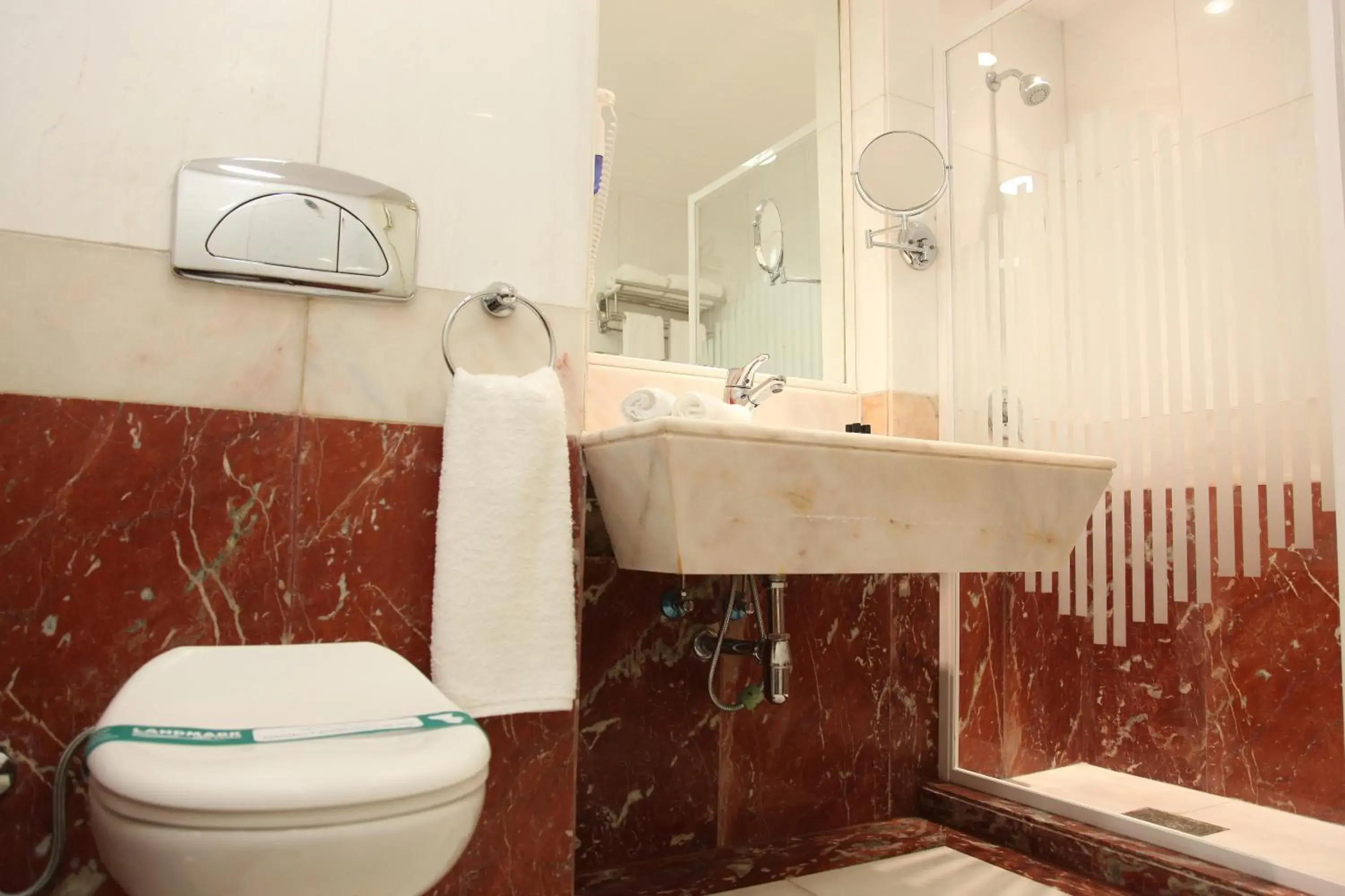 Queen Room - single occupancy in Helnan Landmark Hotel Queen Room - single occupancy in Helnan Landmark Hotel