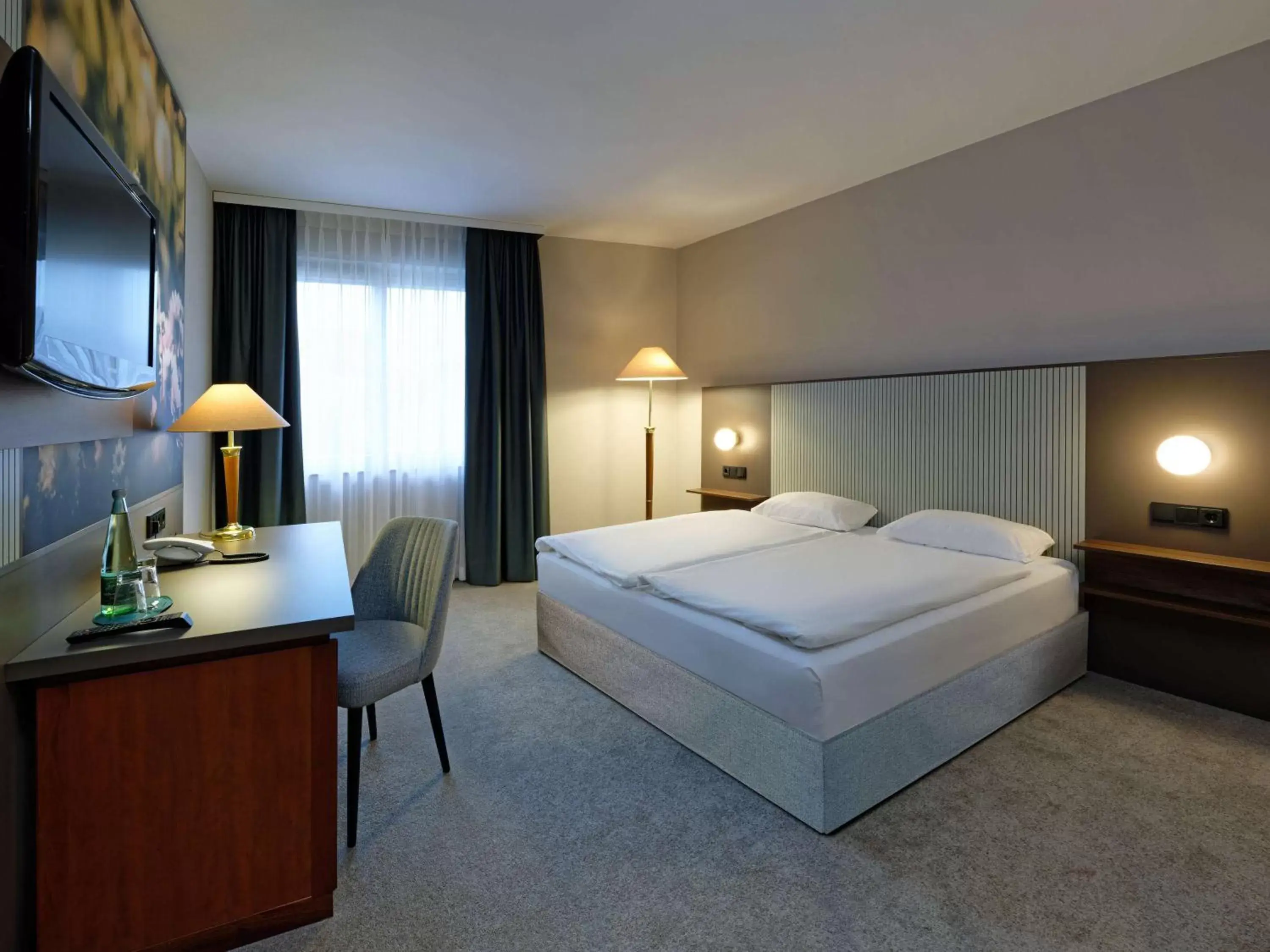 Bedroom, Bed in Mercure Hotel Gera City