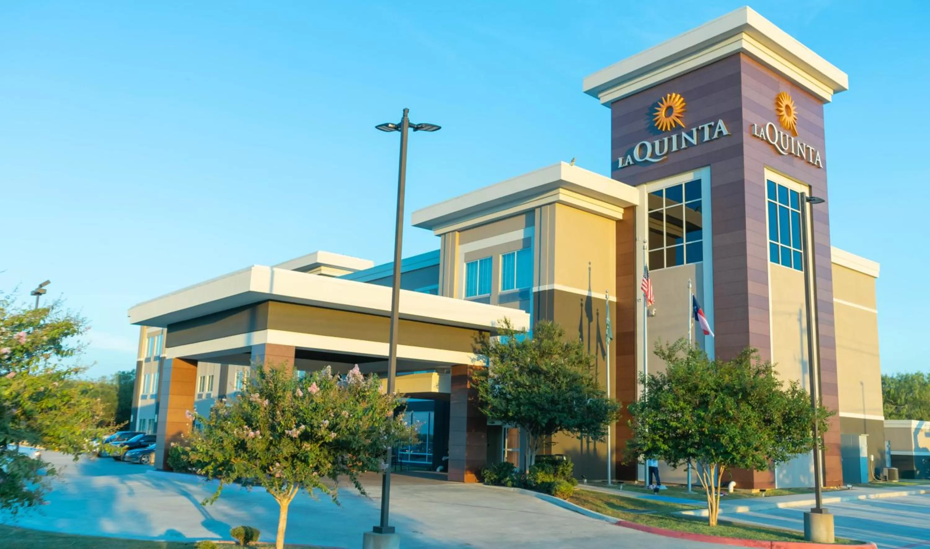 Facade/entrance in La Quinta by Wyndham Karnes City - Kenedy