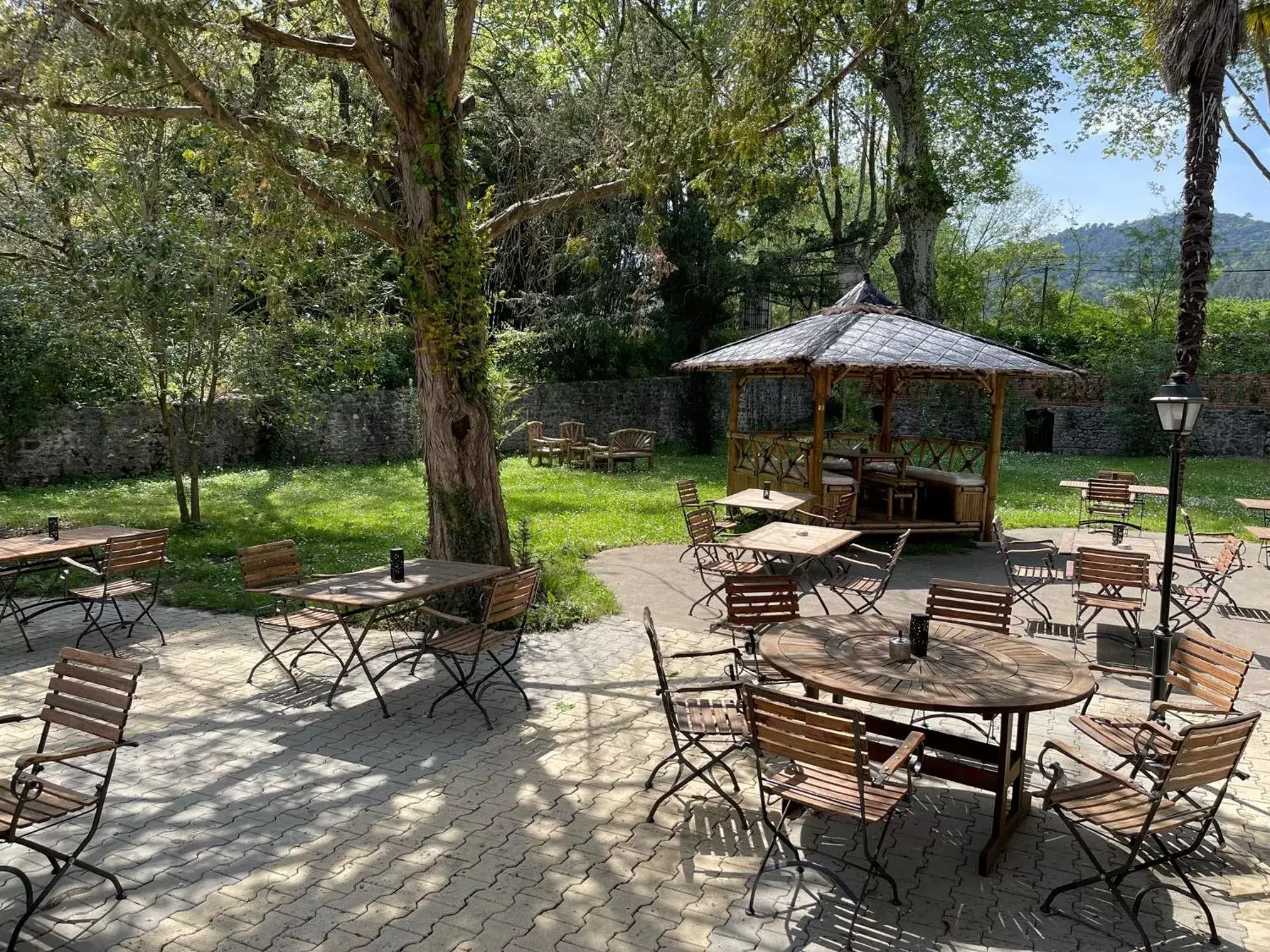 Patio in Logis Hotel Restaurant Le Domaine de la Régalière