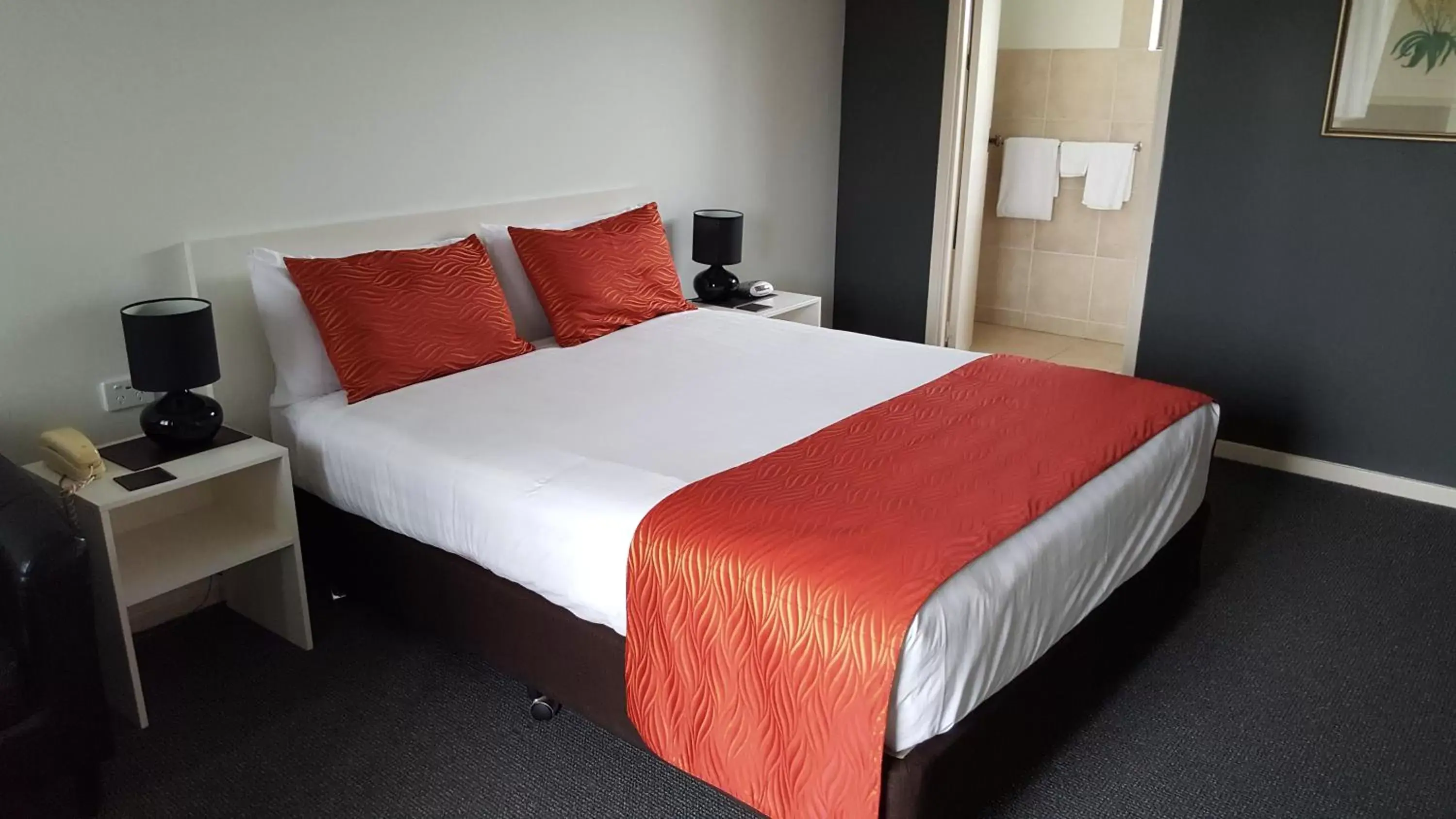 Photo of the whole room, Bed in Centrepoint Midcity Motor Inn