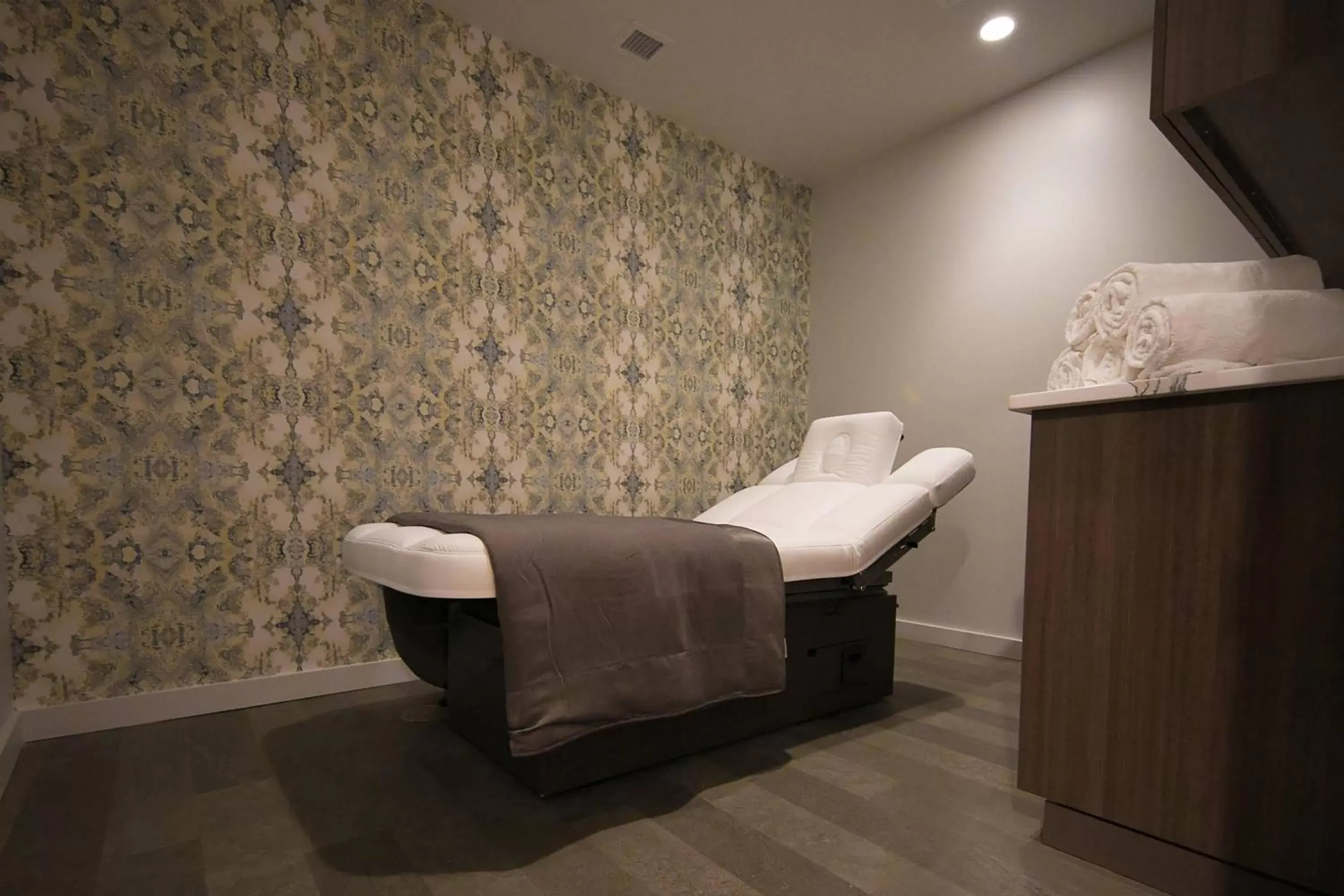 Spa and wellness centre/facilities, Bed in The Cavalier Virginia Beach, Autograph Collection
