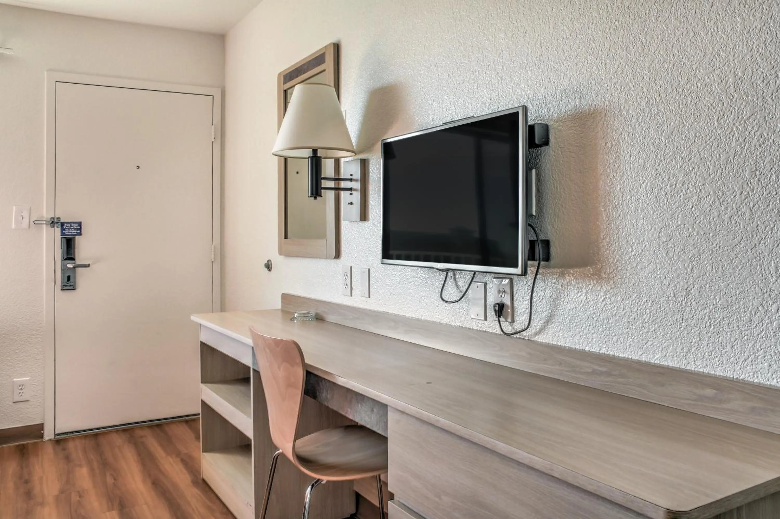 Bedroom in Motel 6-Mojave, CA