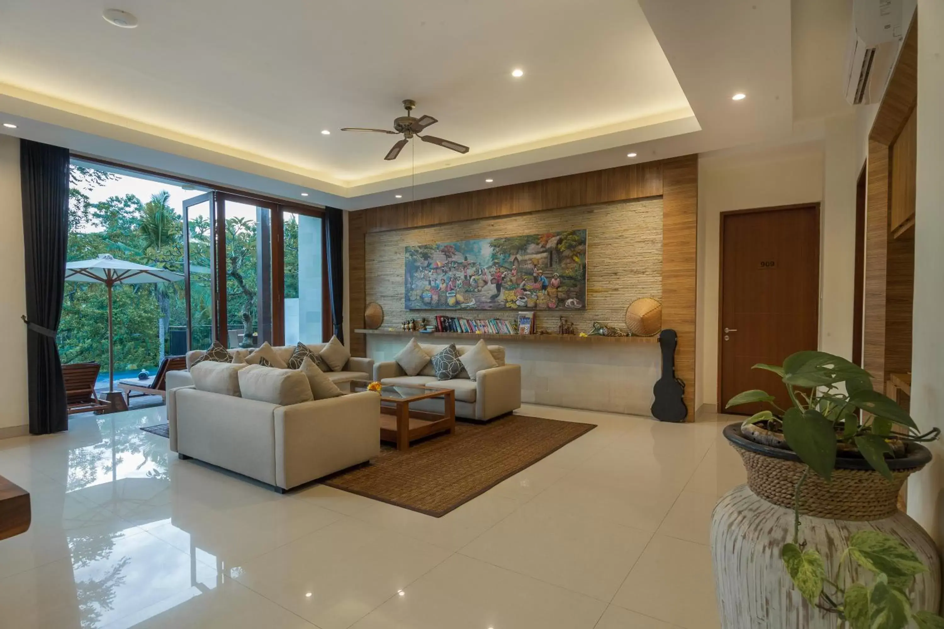 Living room, Lobby/Reception in River Sakti Ubud by Prasi